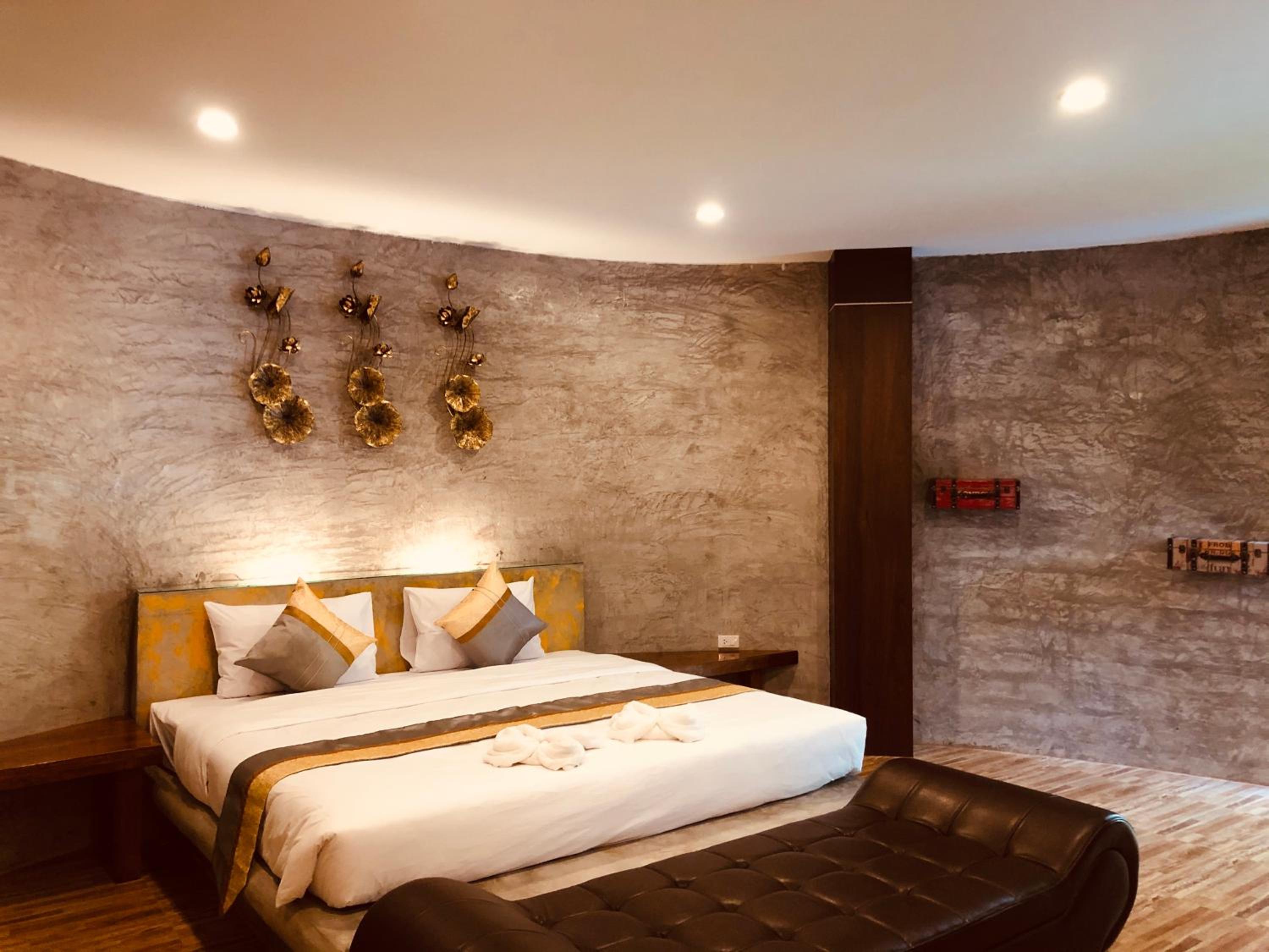 Queen Suite - Photo 15