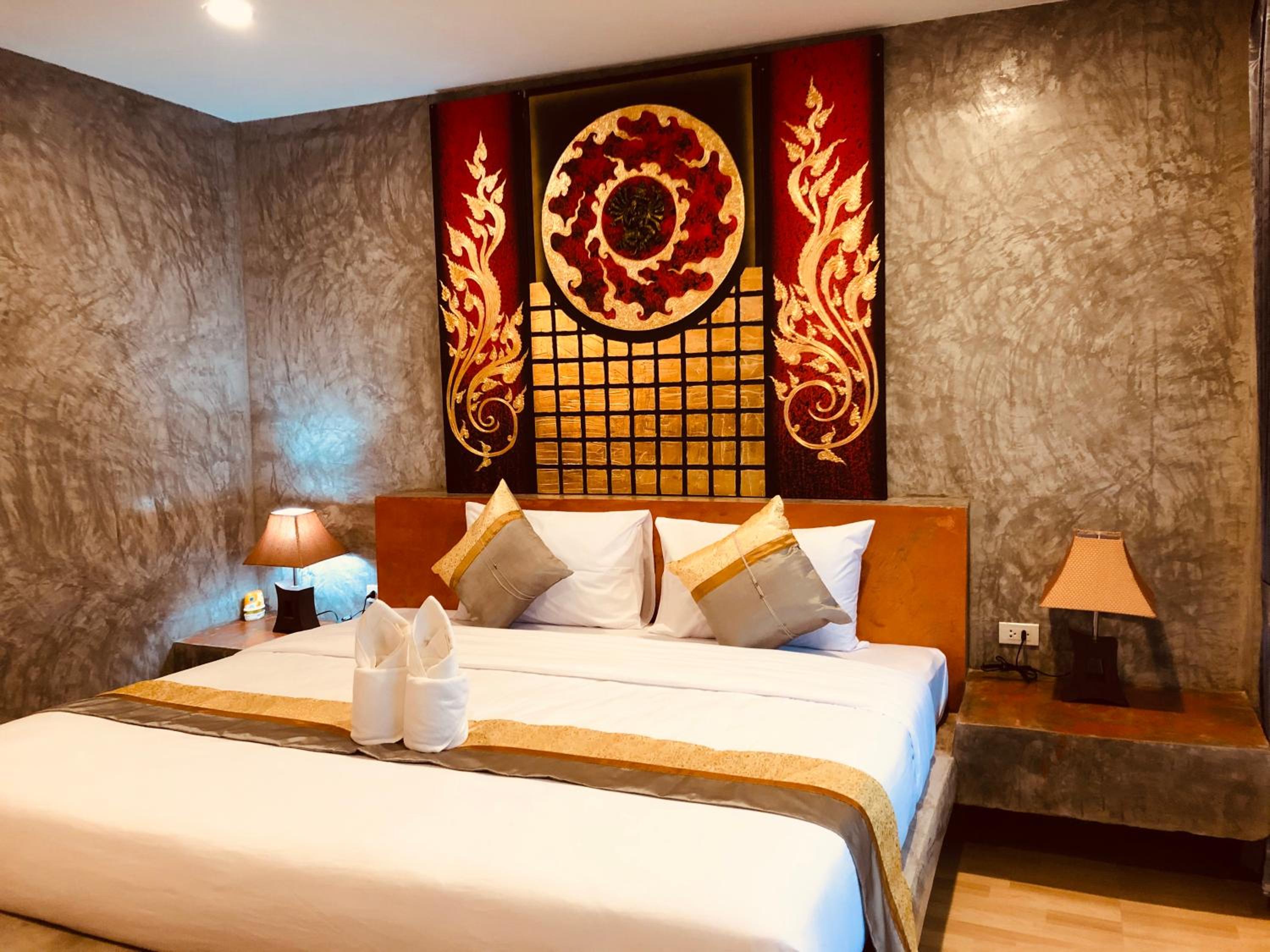 Queen Suite - Photo 8