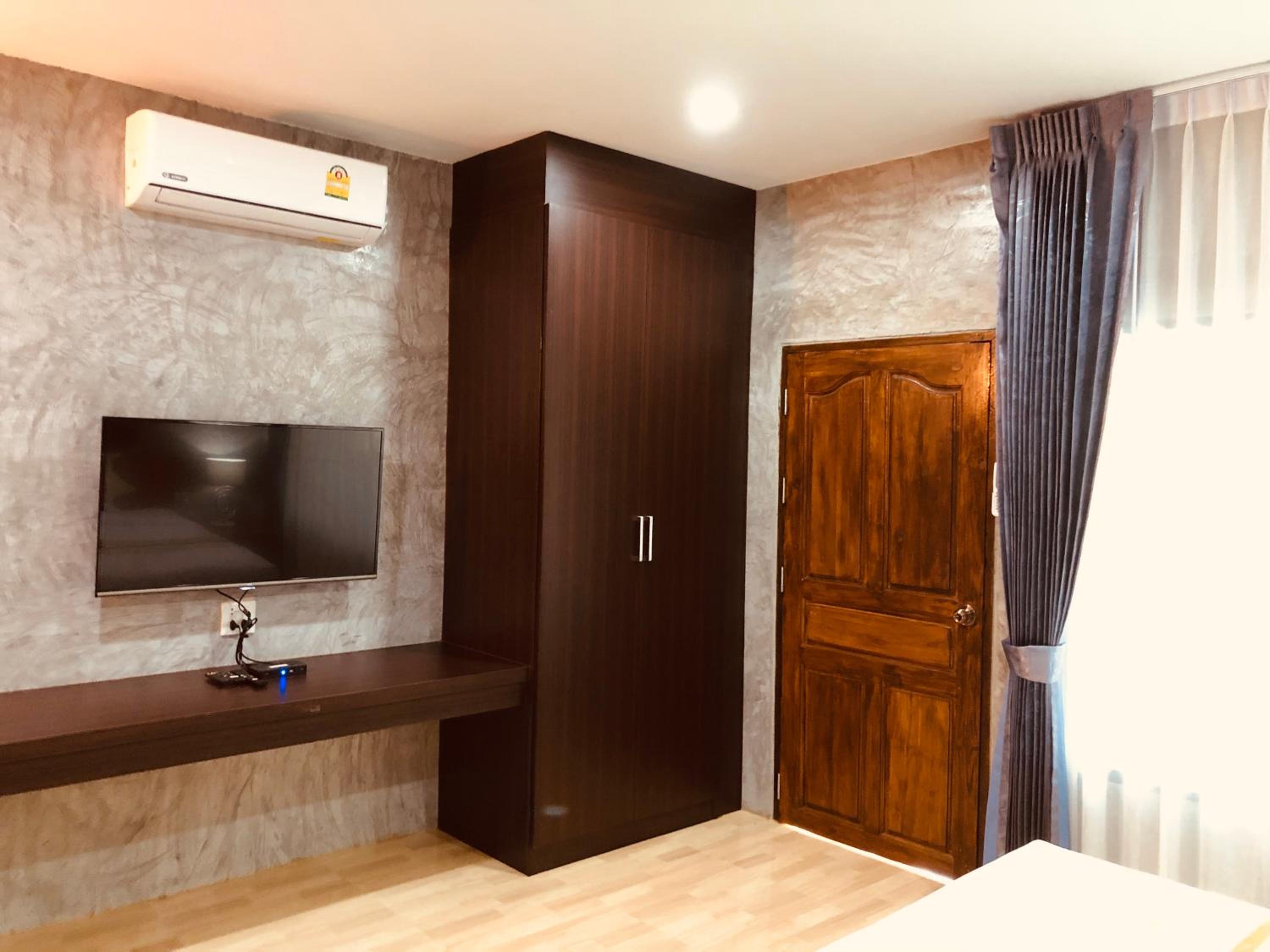 Queen Suite - Photo 3