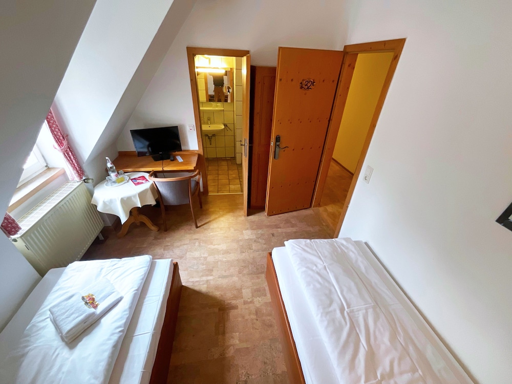 Standard Twin Room, Private Bathroom photo 1