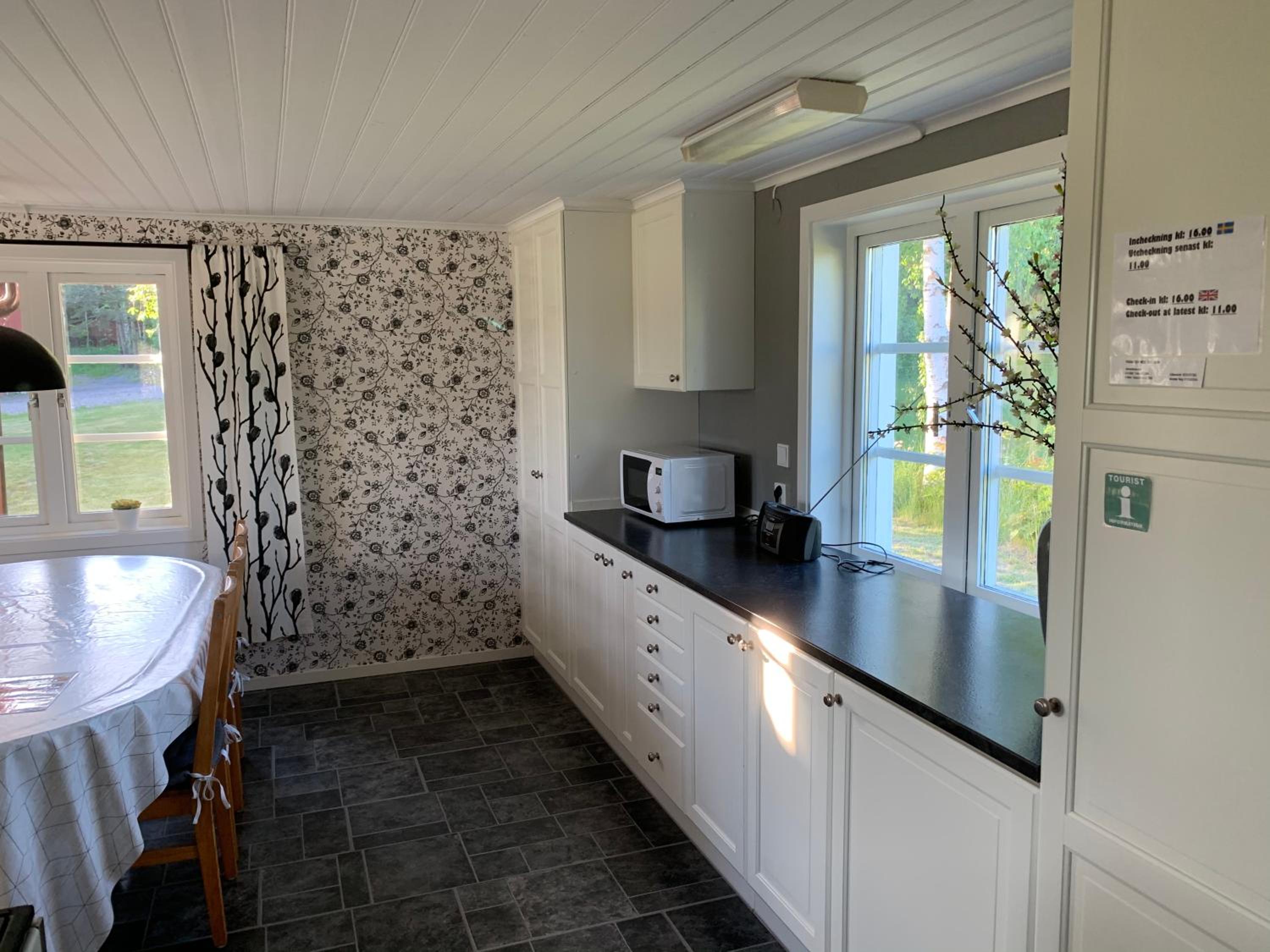 Large Two-Bedroom House photo 2