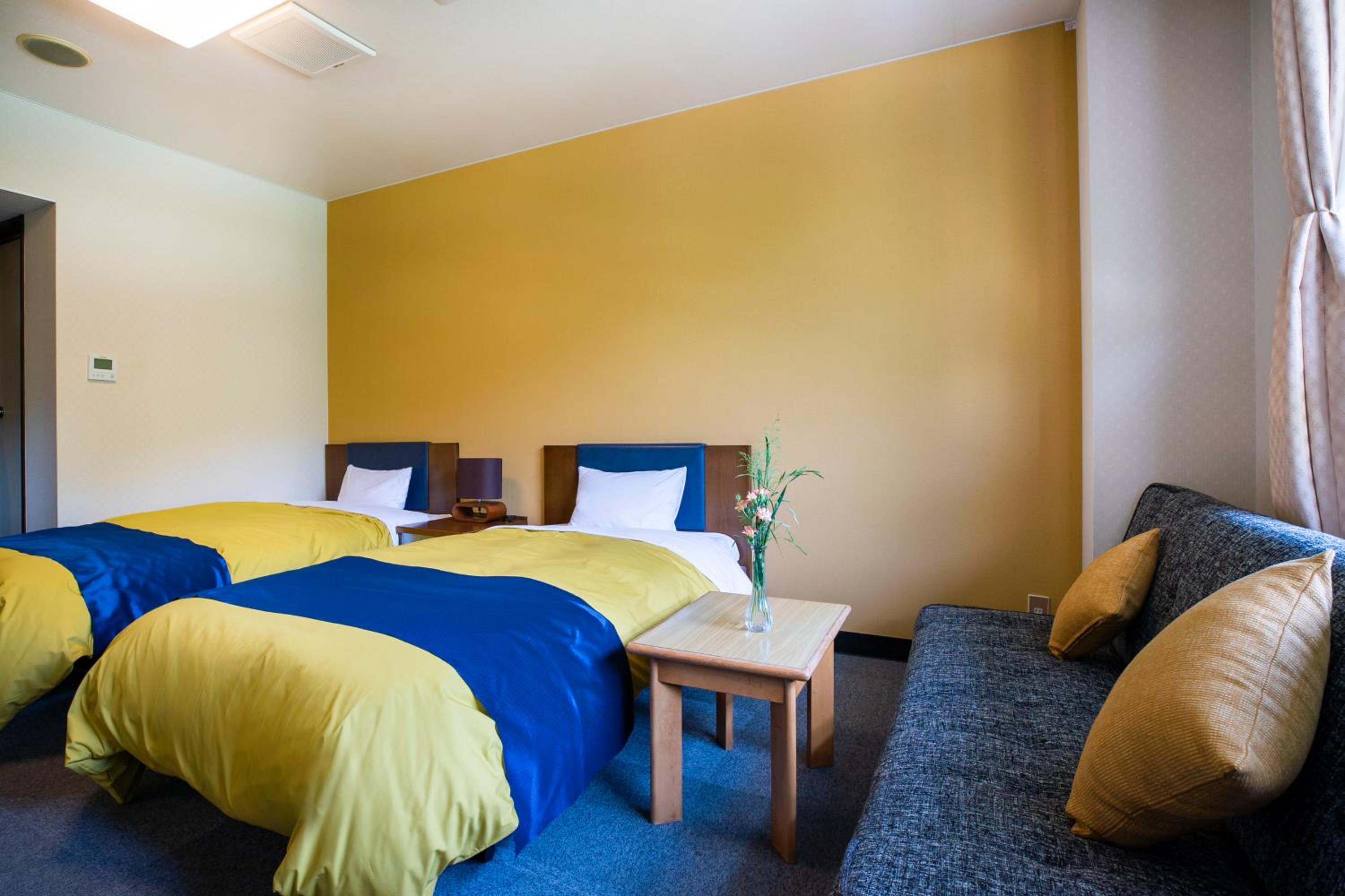 Twin Room with Private Bathroom photo 3