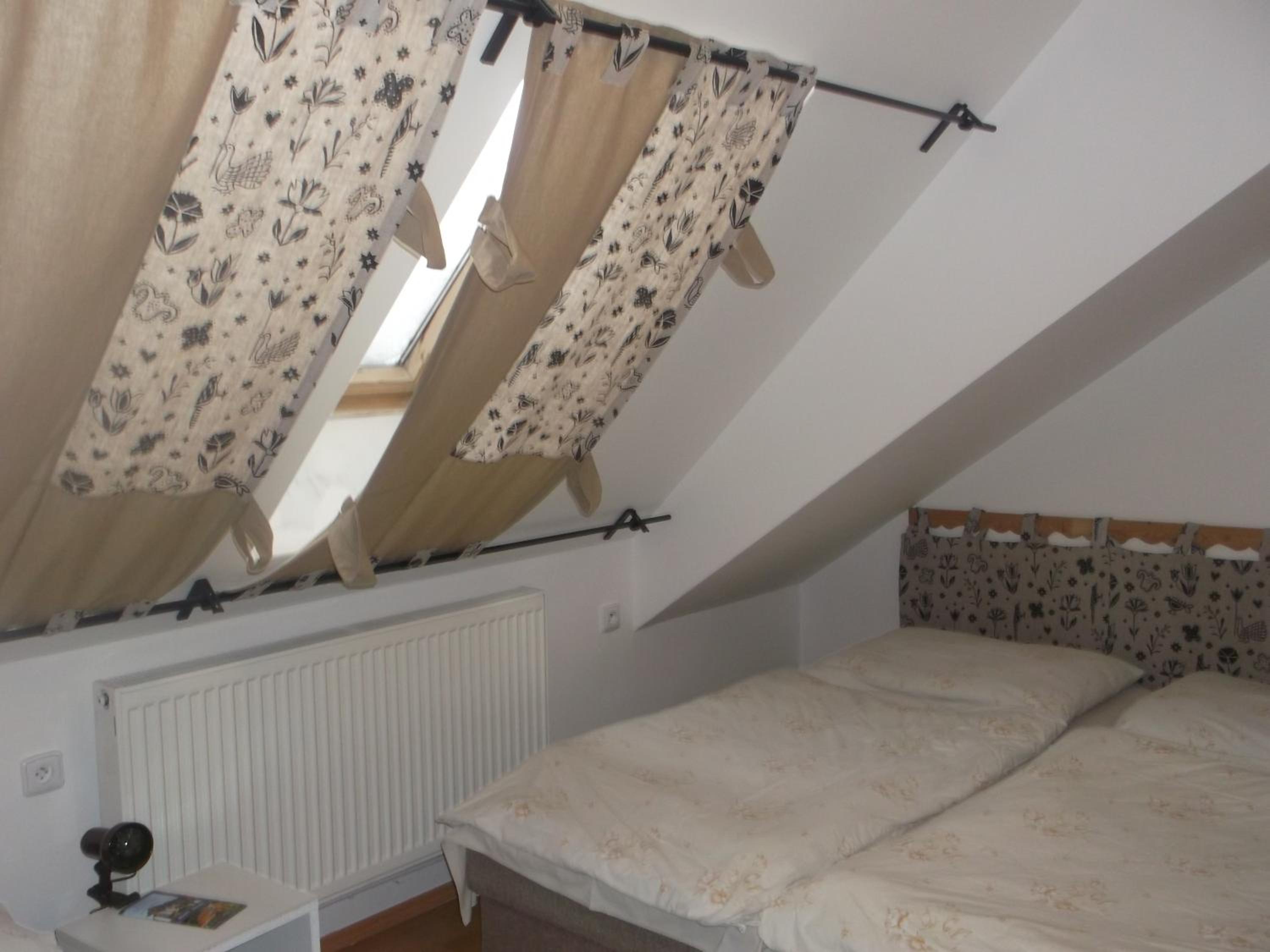 Basic Triple Room with Shared Bathroom photo 3