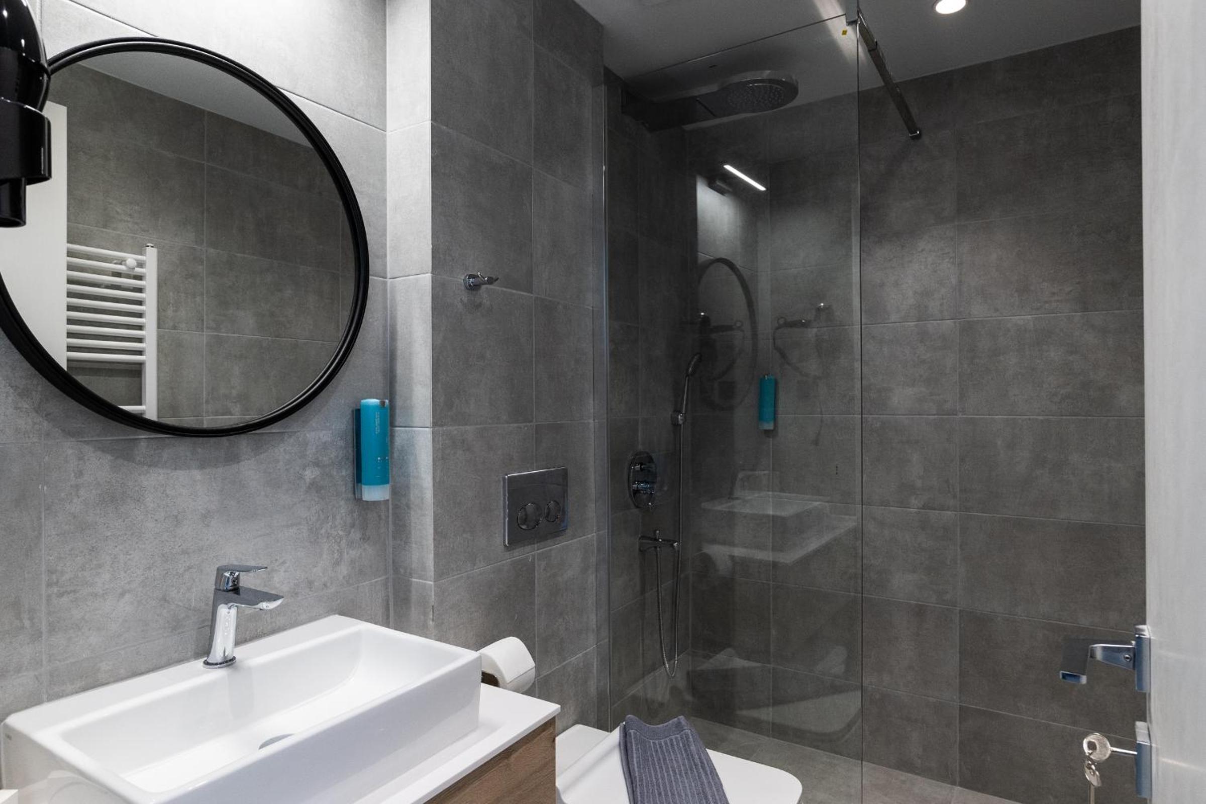 Double Room with Balcony - Photo 3