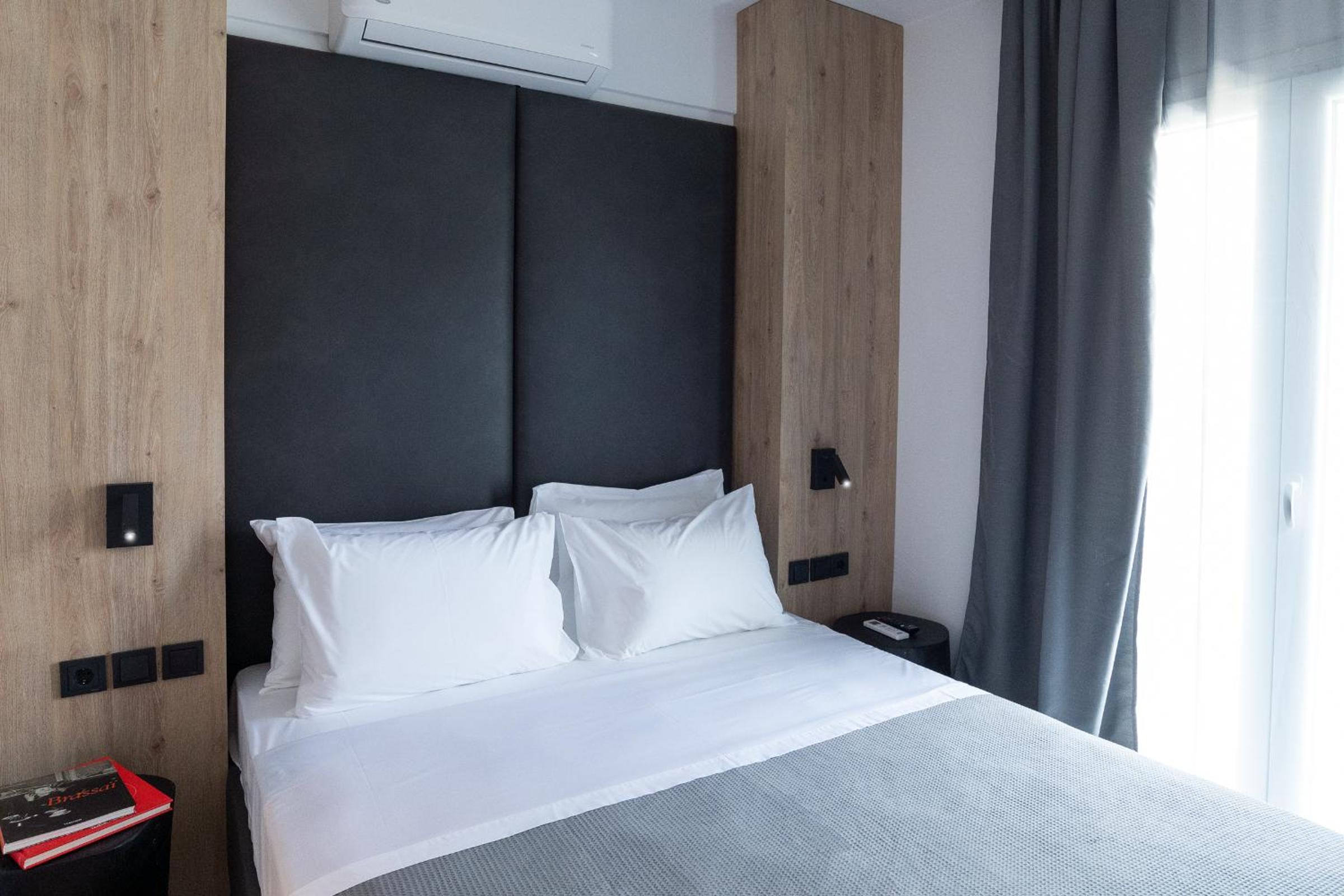 Double Room with Balcony - Photo 11