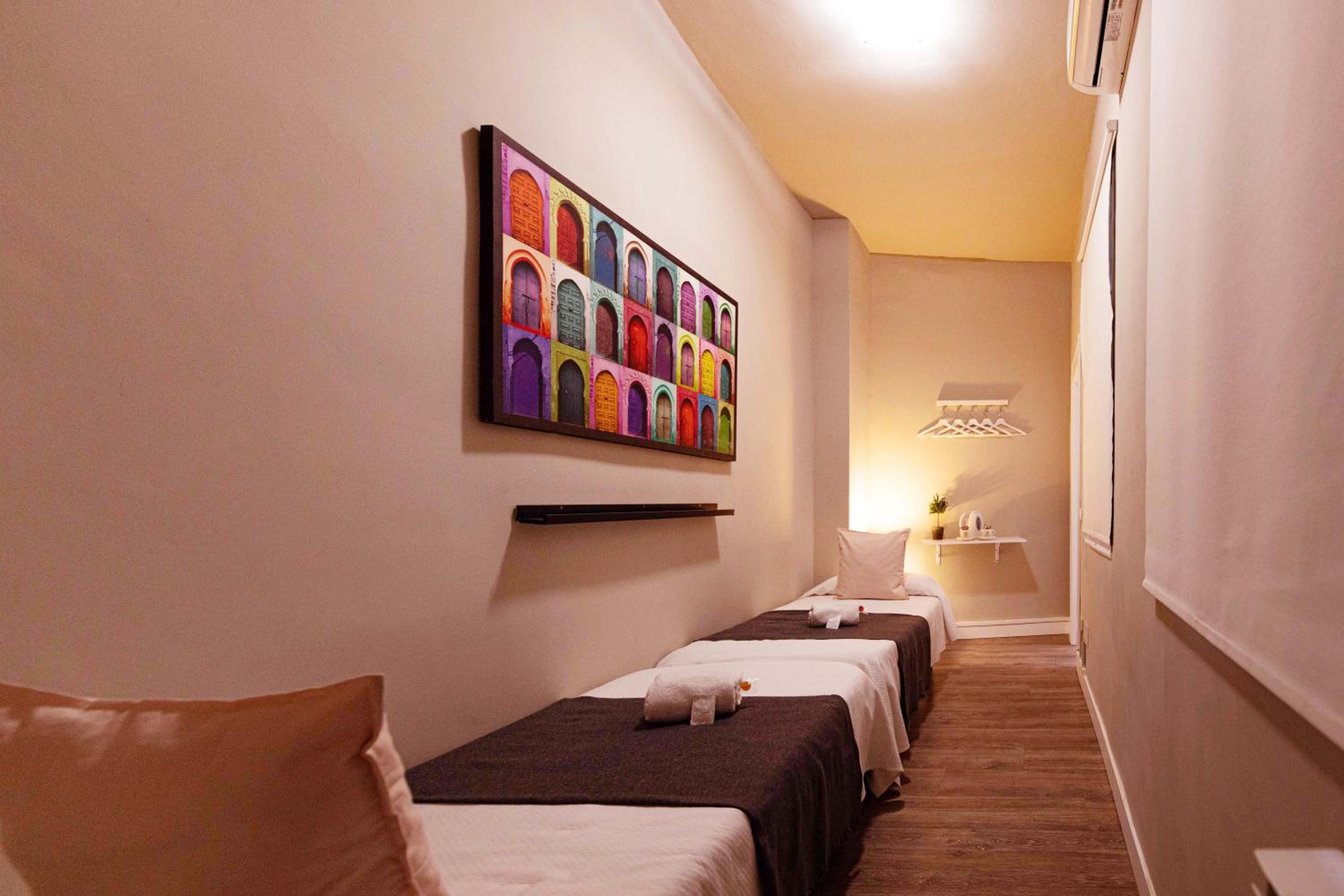 Twin Room with Private Bathroom photo 2
