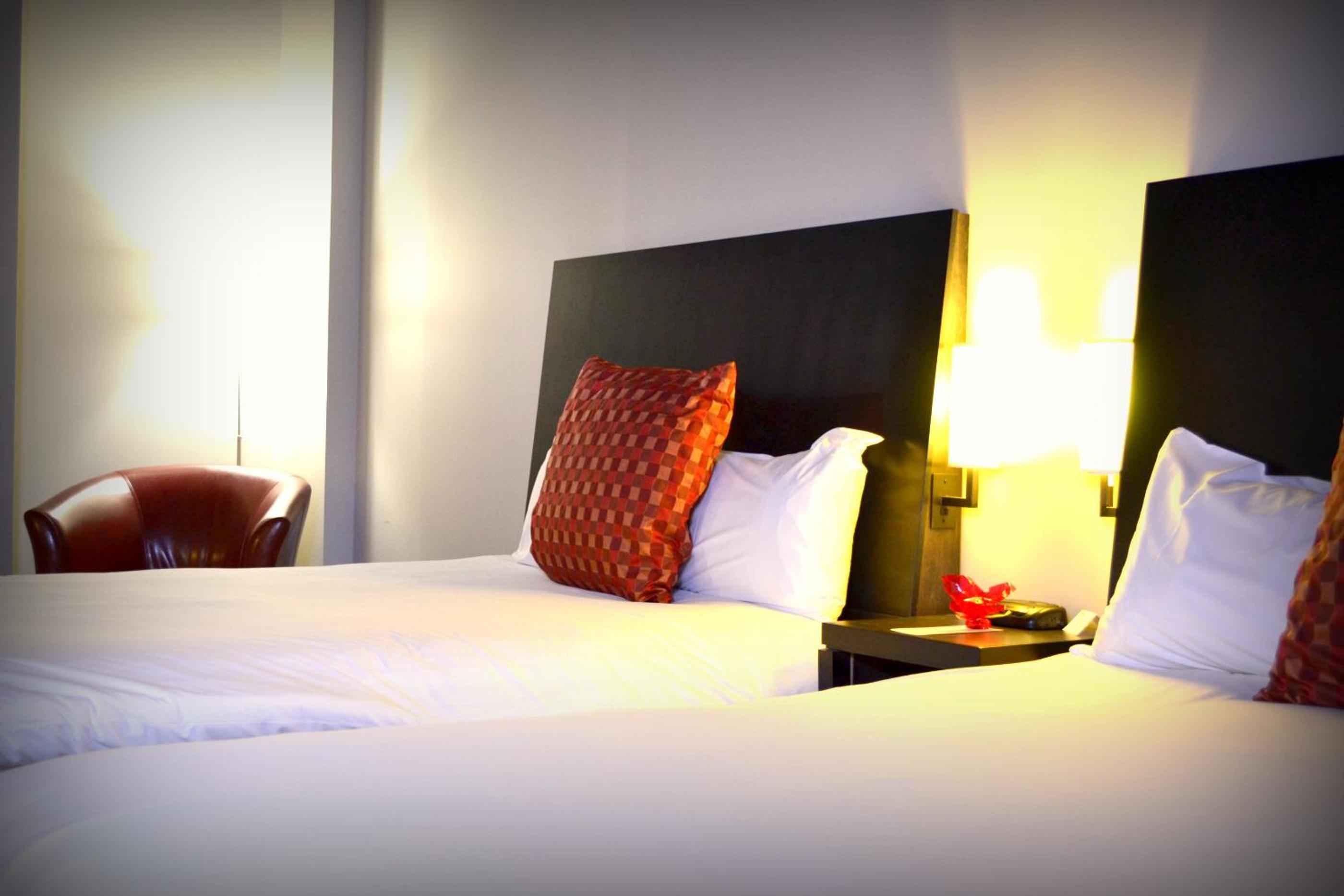 Grand Comfort One Queen Bed Room - Photo 3