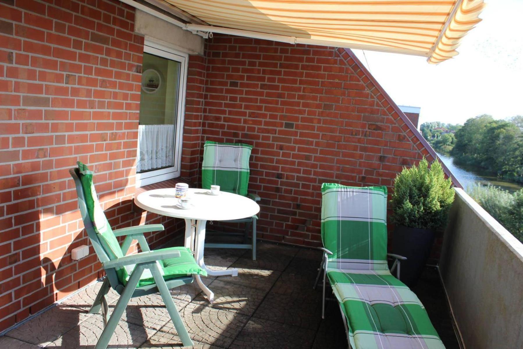 Apartment with Balcony photo 2