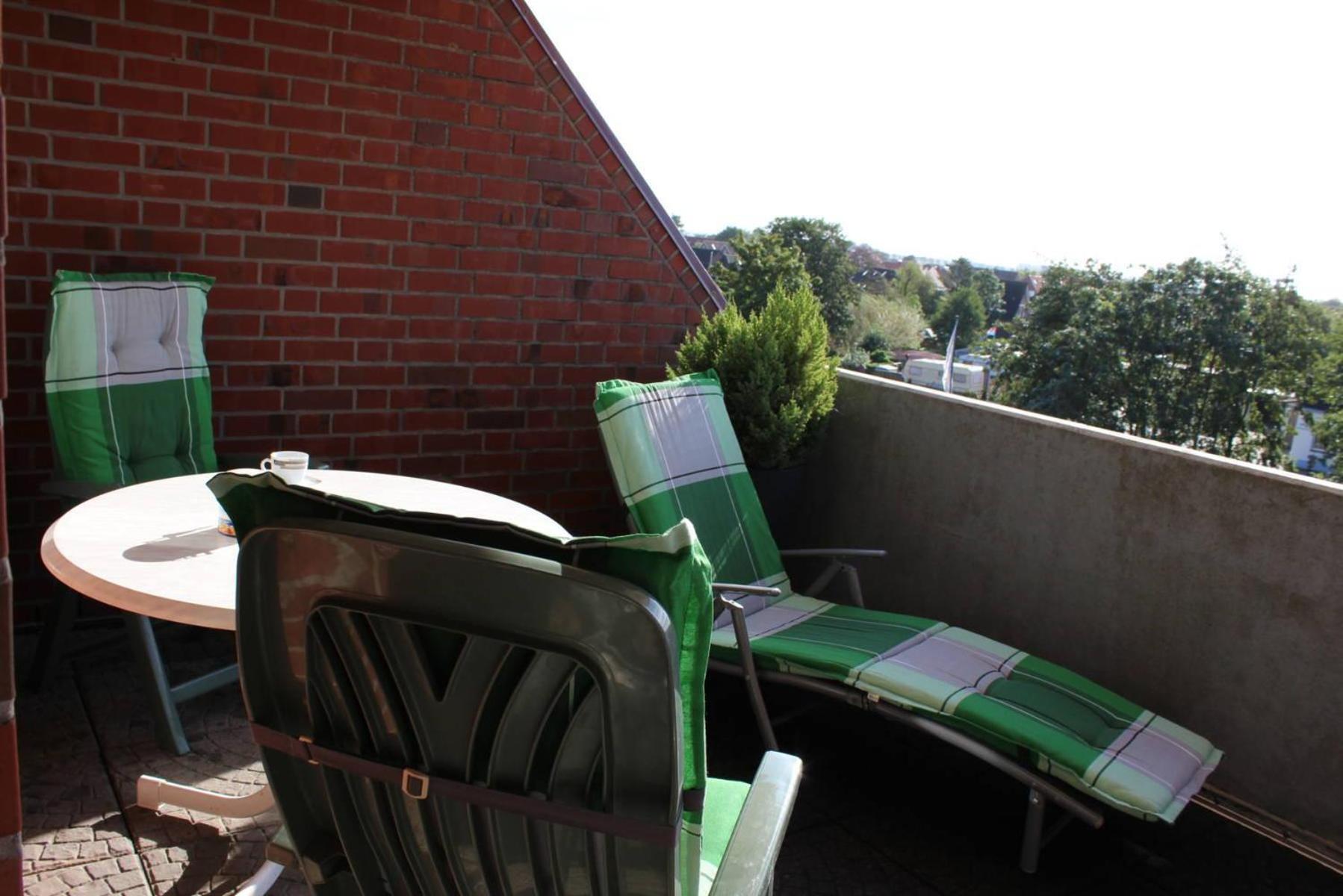 Apartment with Balcony photo 3