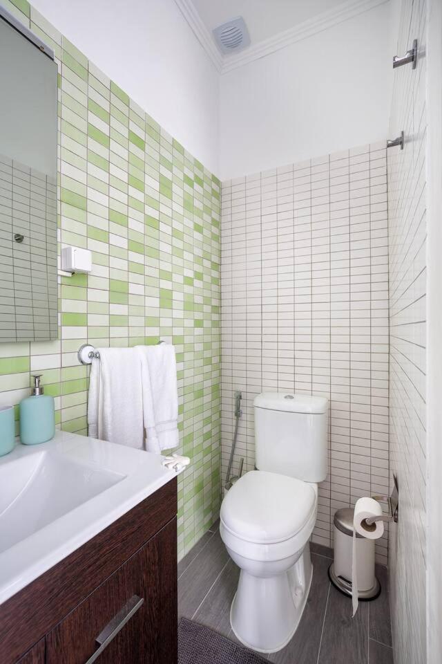 One-Bedroom House - Photo 2