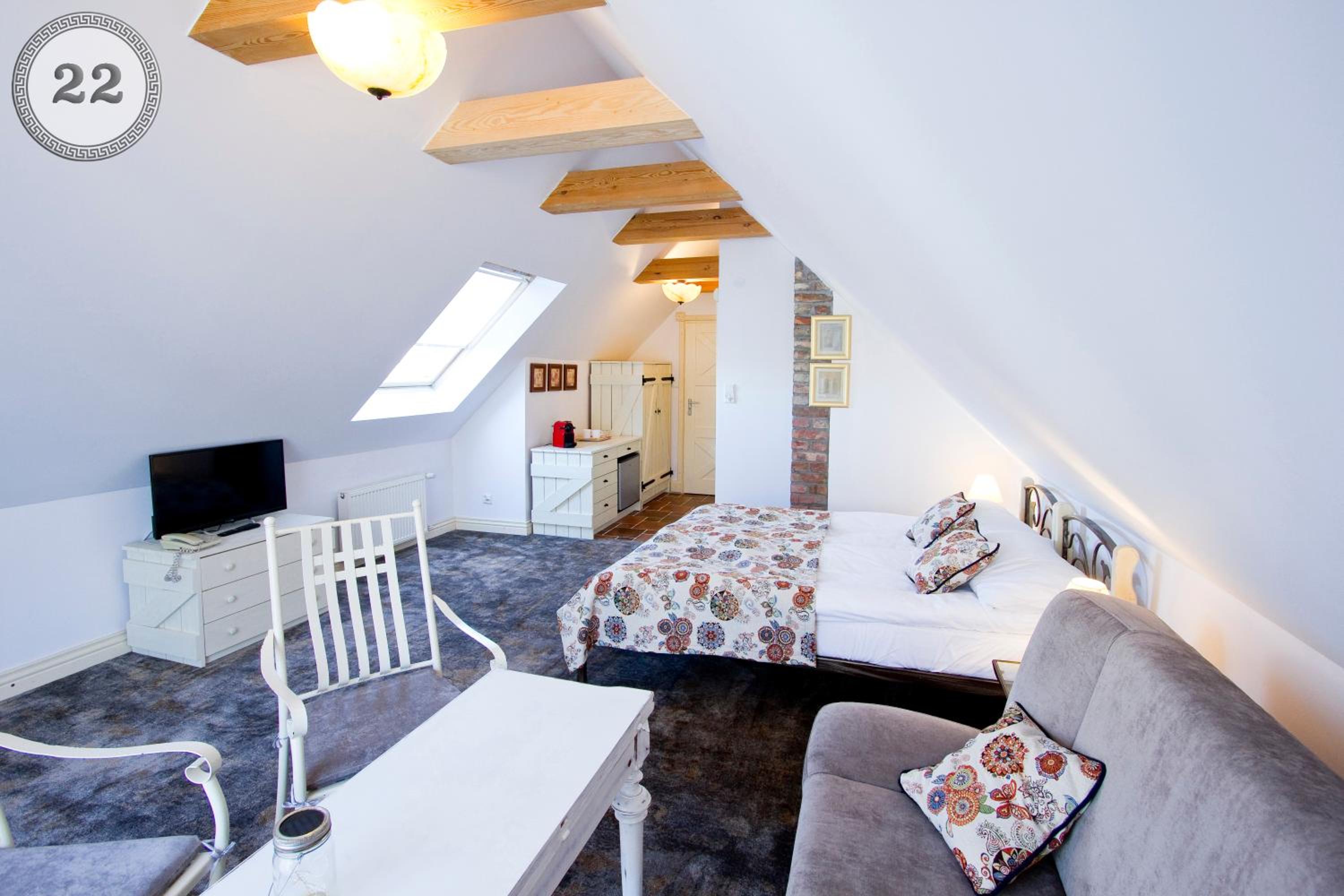 Deluxe Double Room With Extra Bed - Photo 9