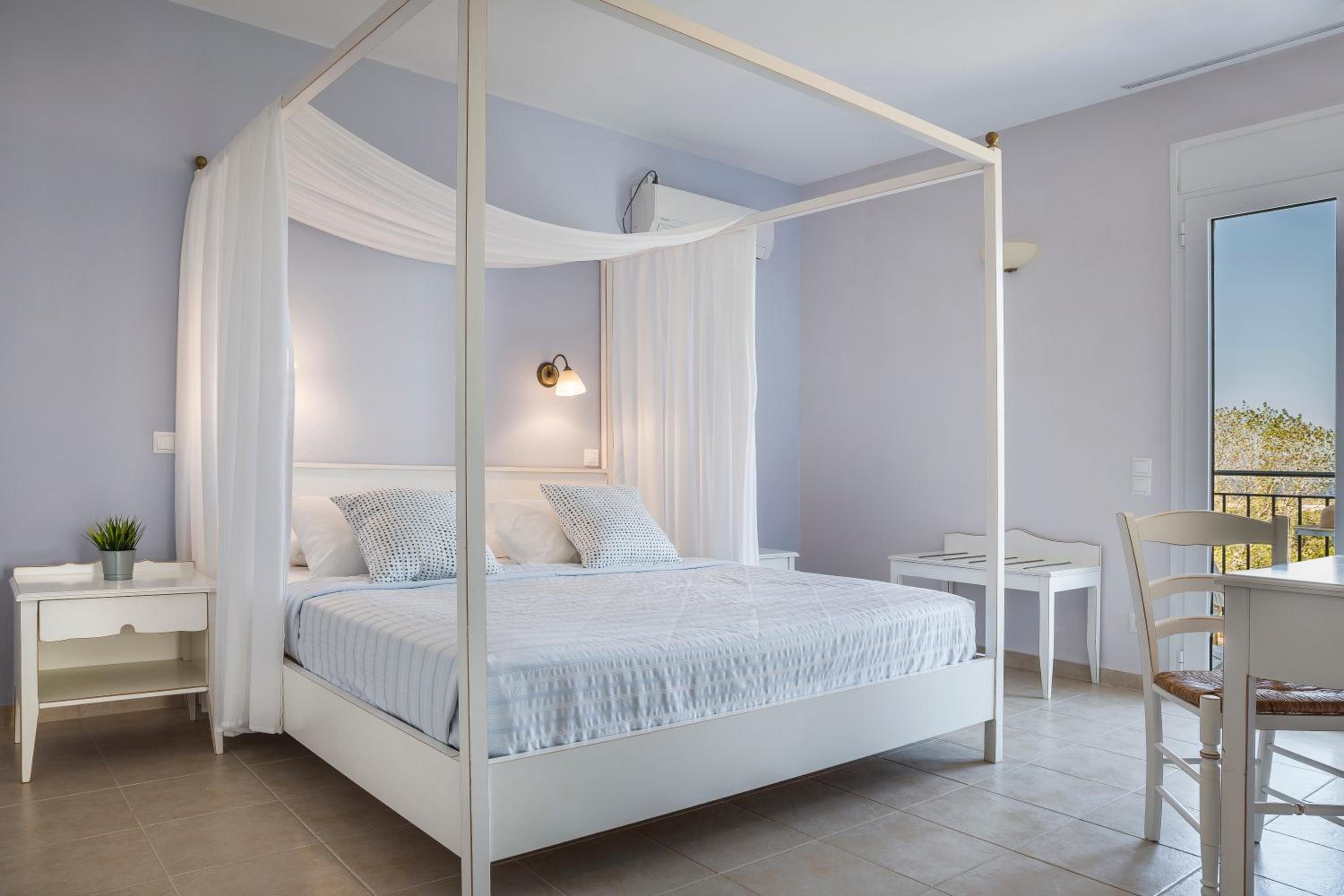 Executive Suite - Photo 1