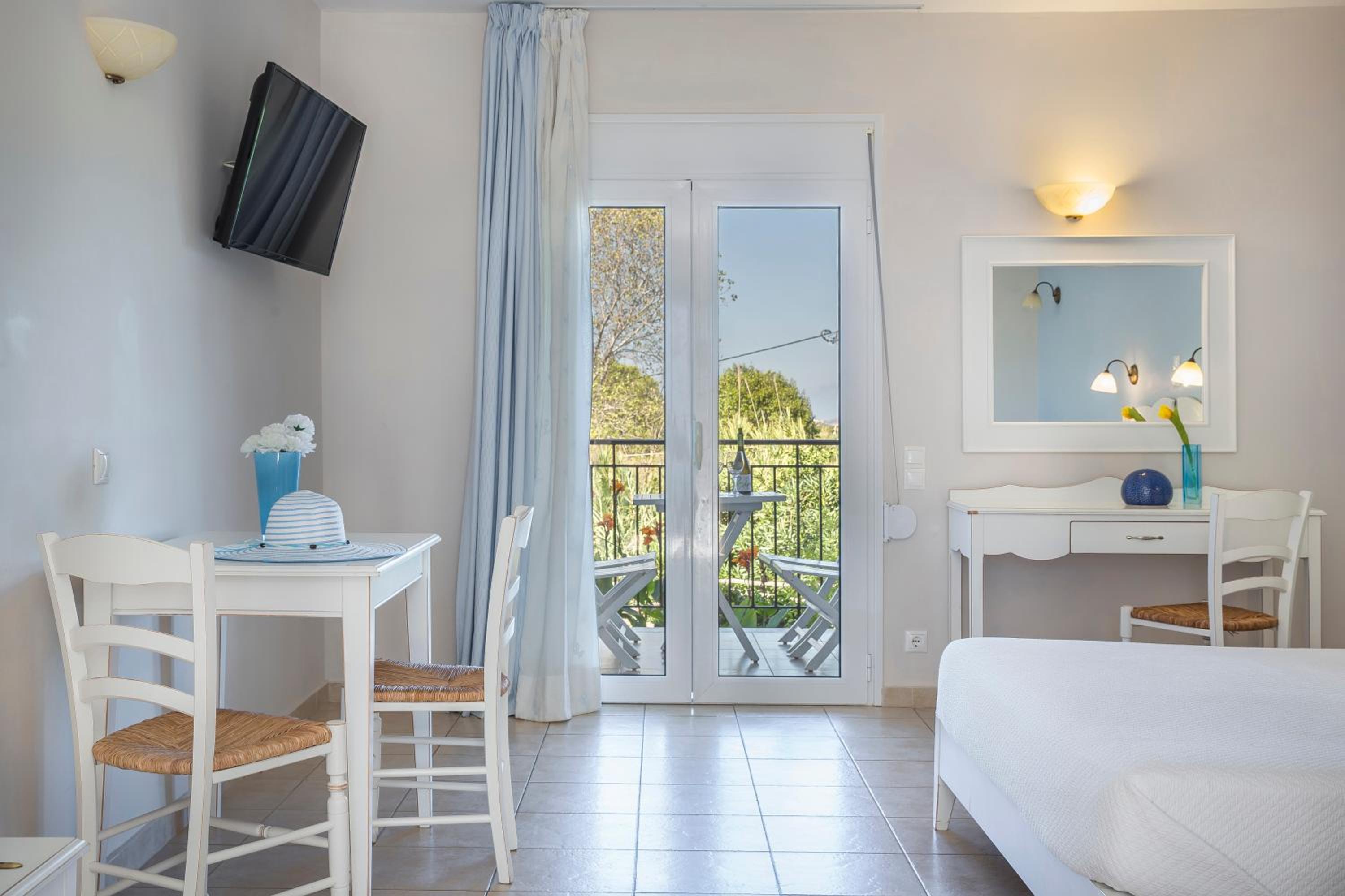 Junior Suite with Garden View - Photo 5