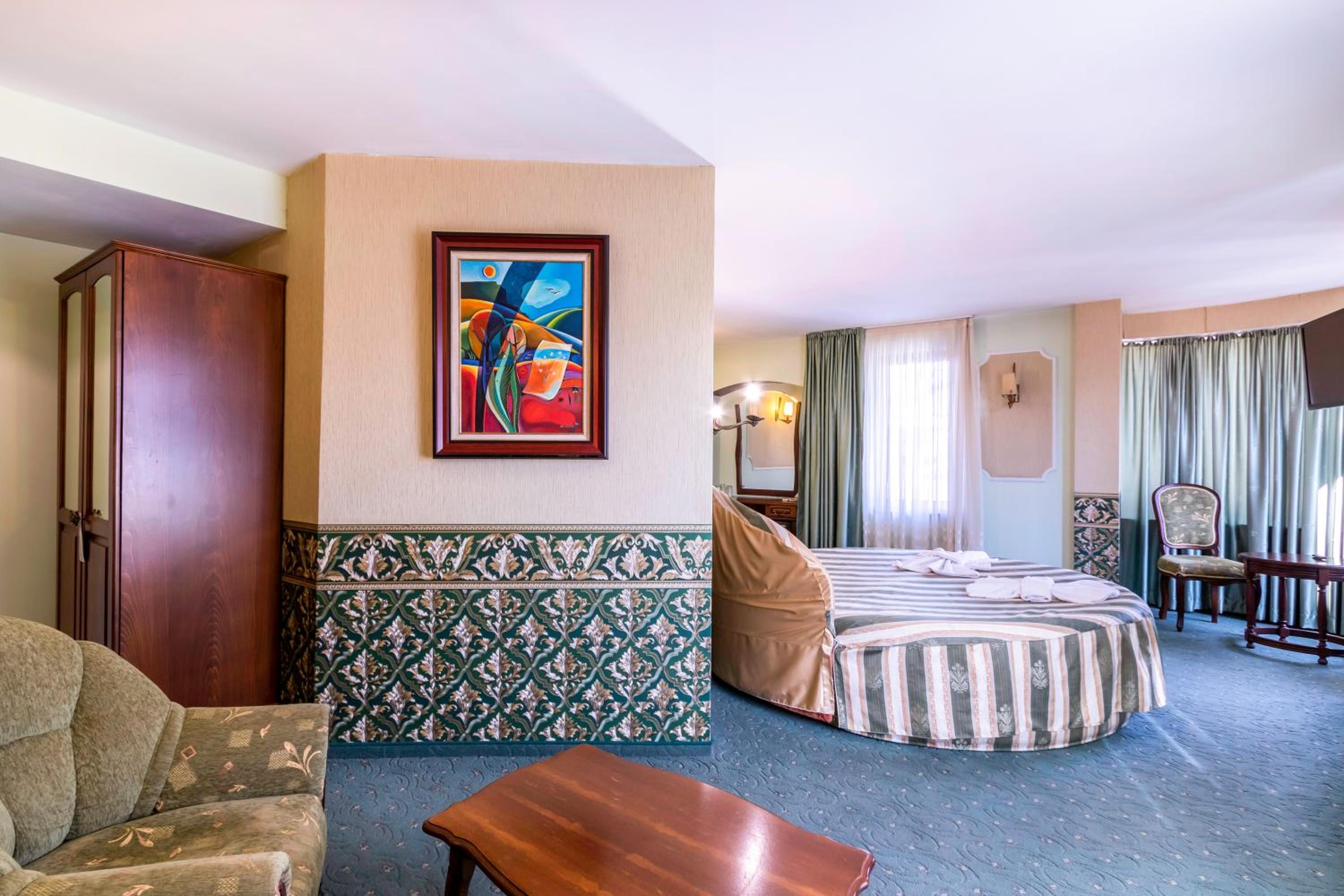 Deluxe Suite photo 1