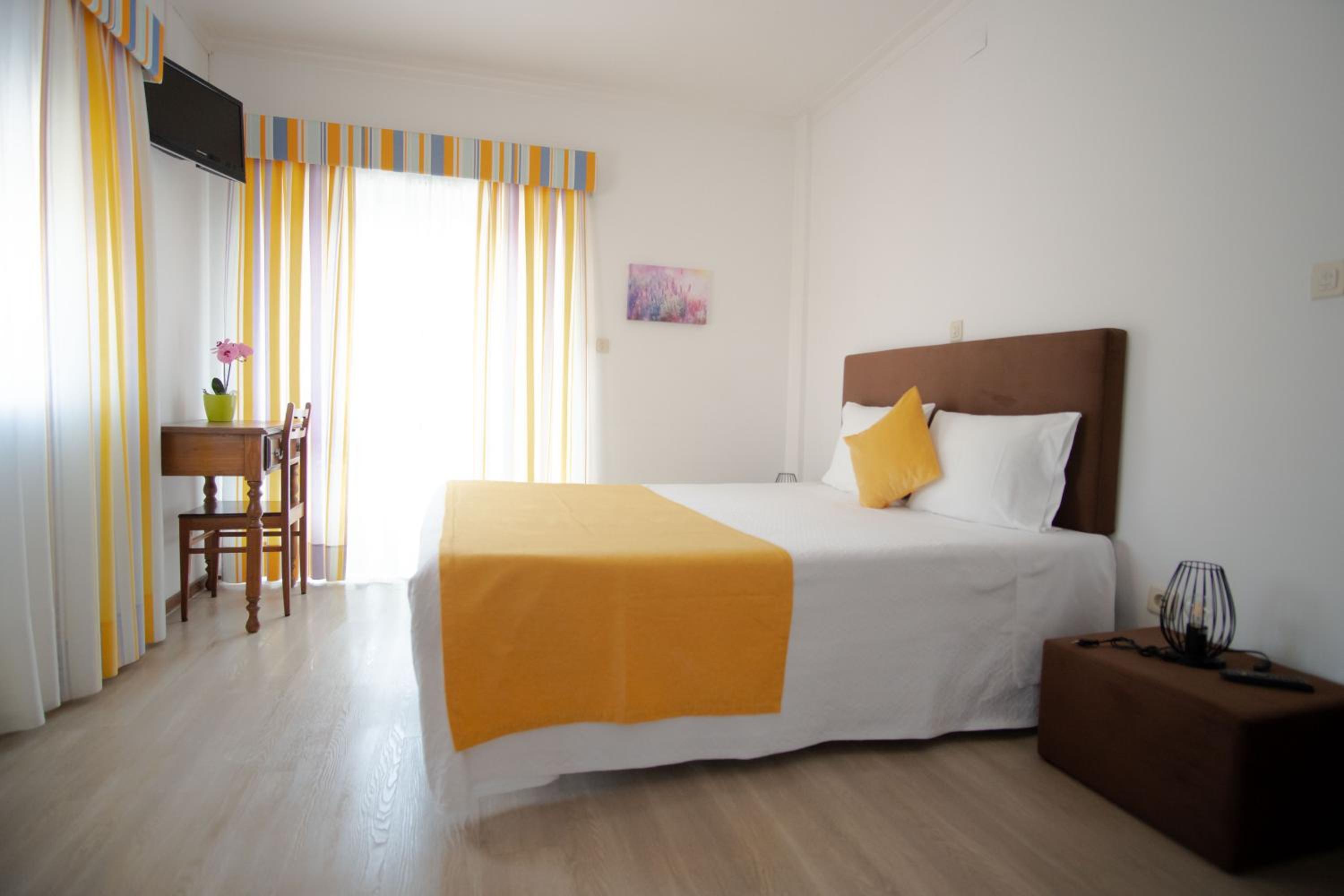 Double Room with Mountain View - Photo 9