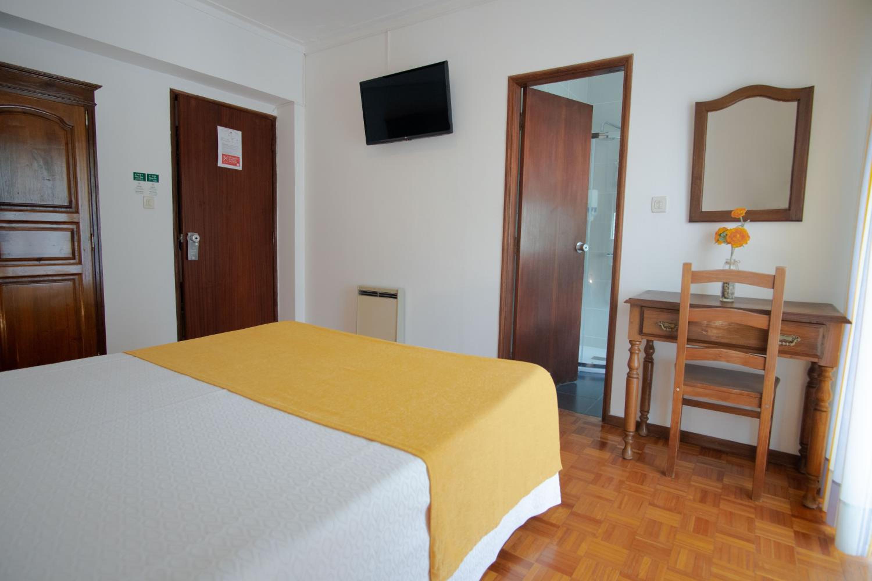 Double Room with Mountain View - Photo 4