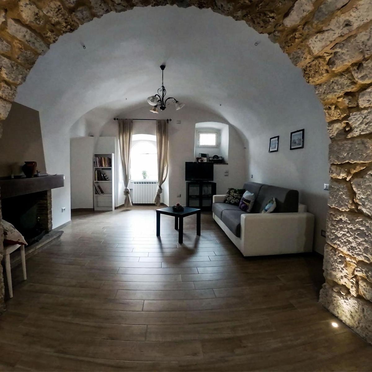 Family Room - Photo 4