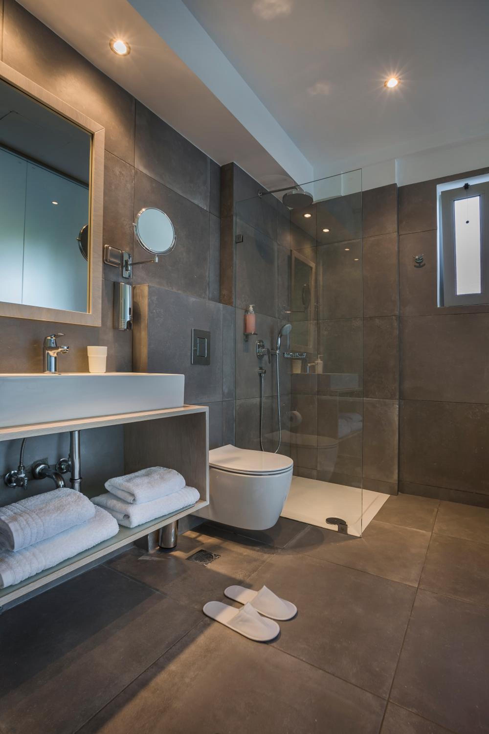 Superior Suite - Photo 10