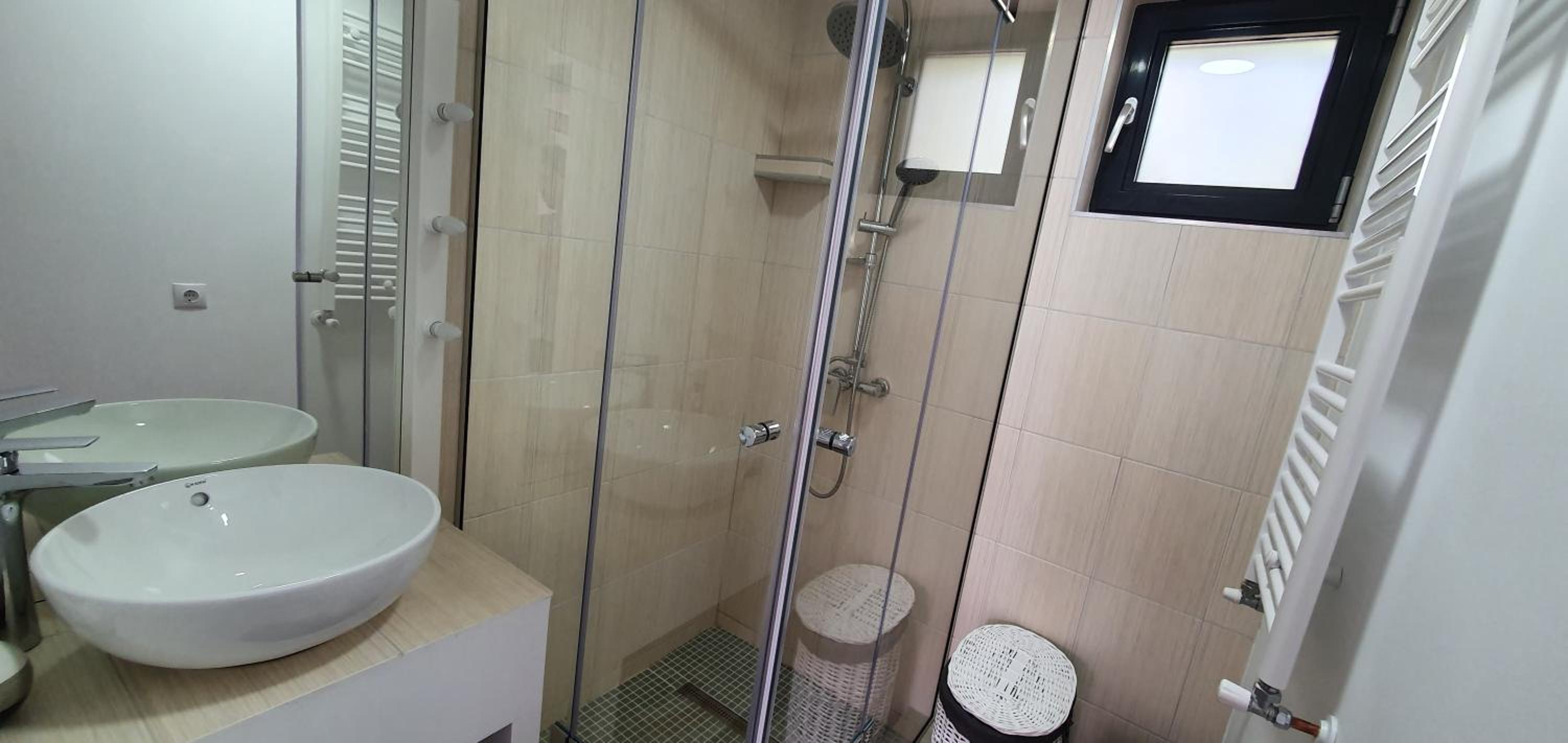 Apartment with Lake View - Photo 4