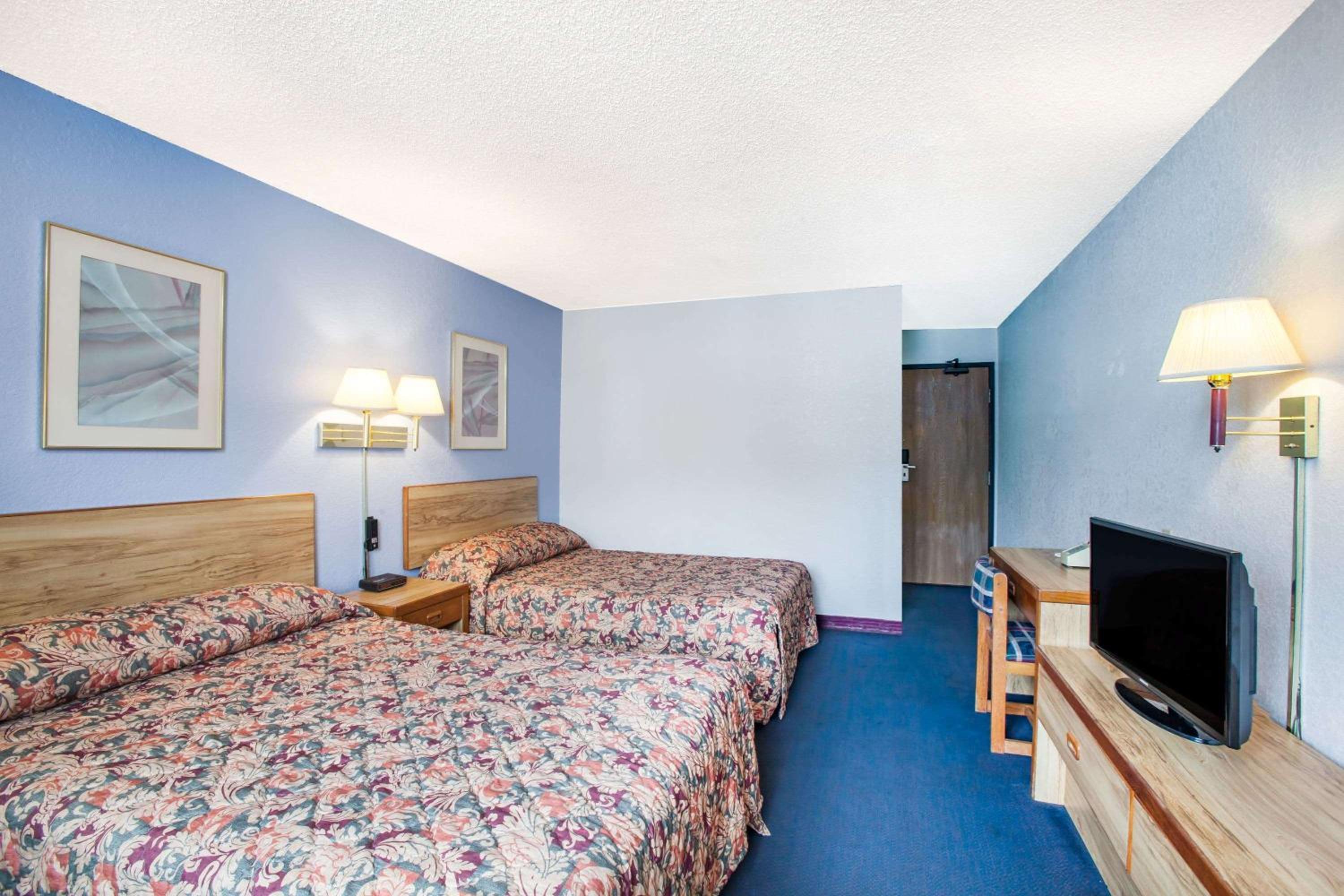 2 Queen Beds. Non-Smoking - Photo 5