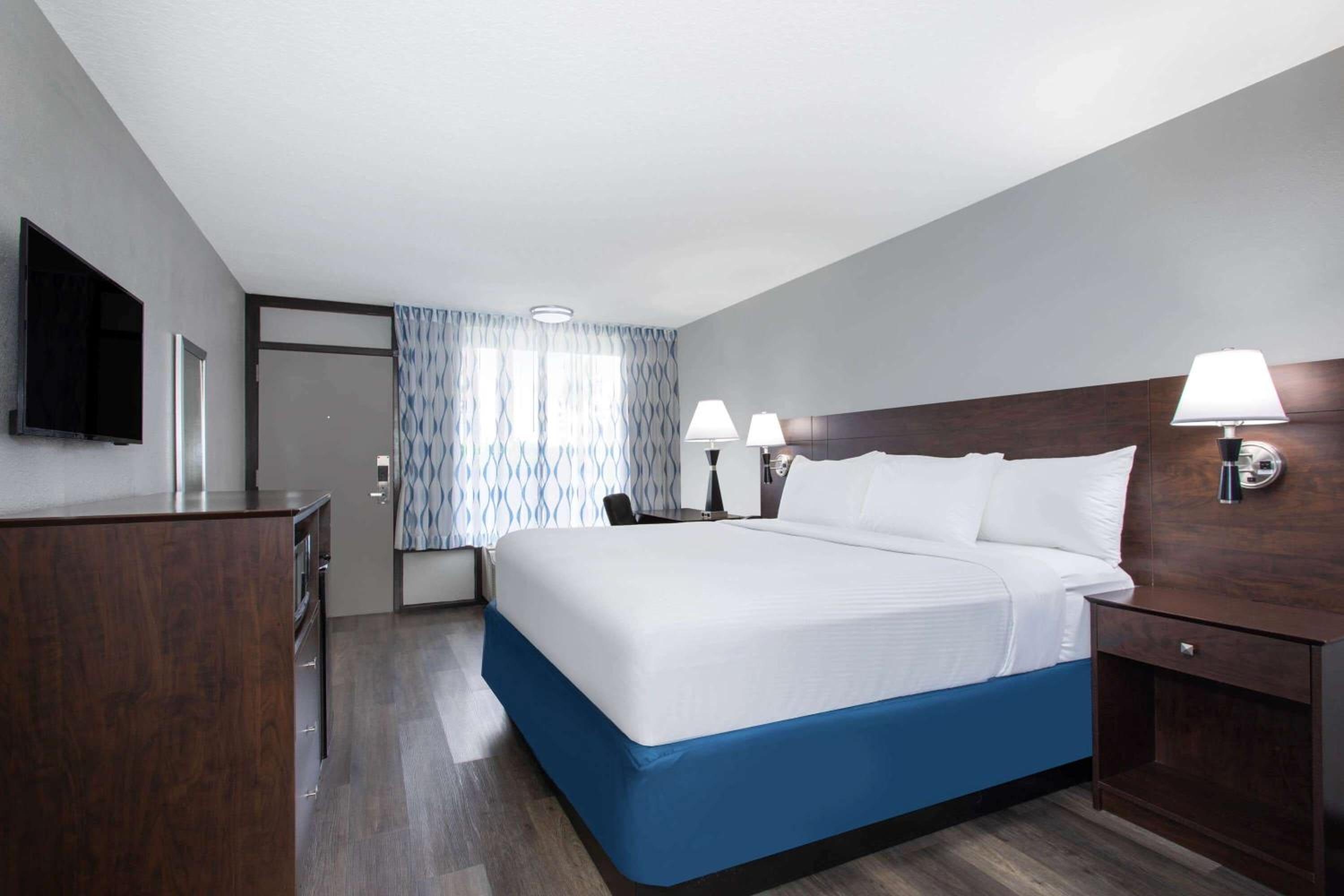 Standard King Room - Non-Smoking at Days Inn by Wyndham Orlando Conv. Center/International Dr in Orlando