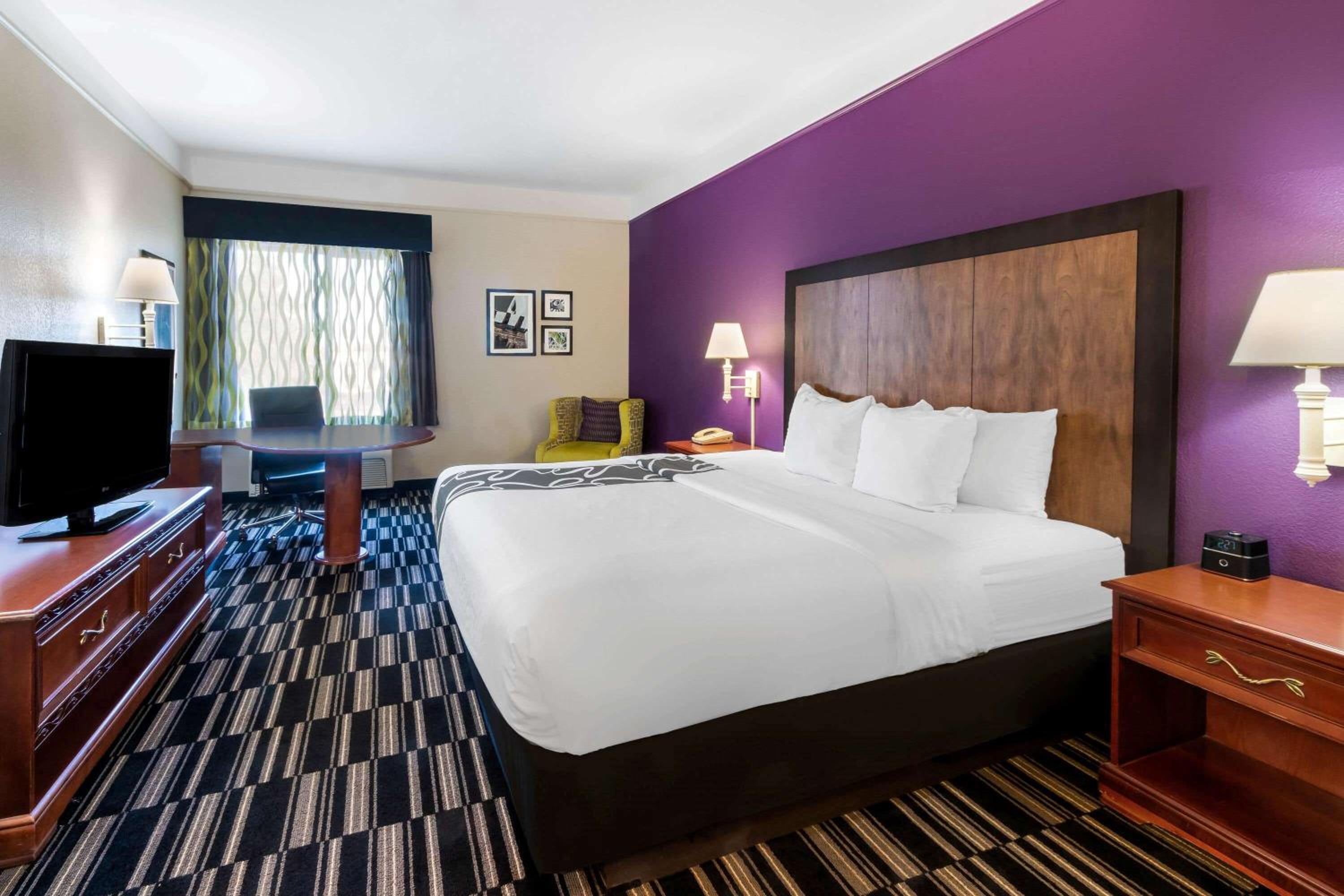 Deluxe King Room - Photo 1