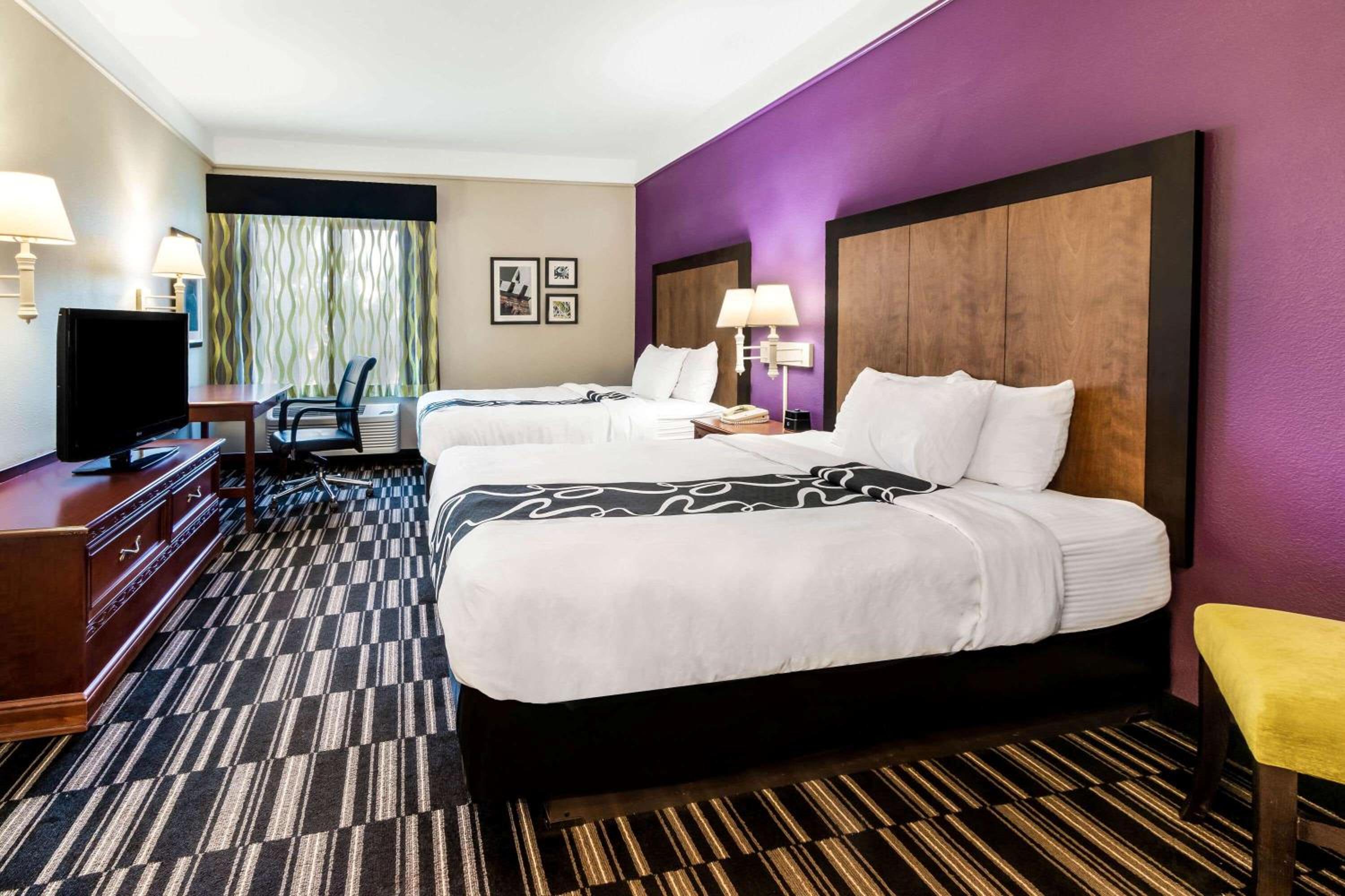 Deluxe Queen Room with Two Queen Beds - Non-Smoking - Photo 1
