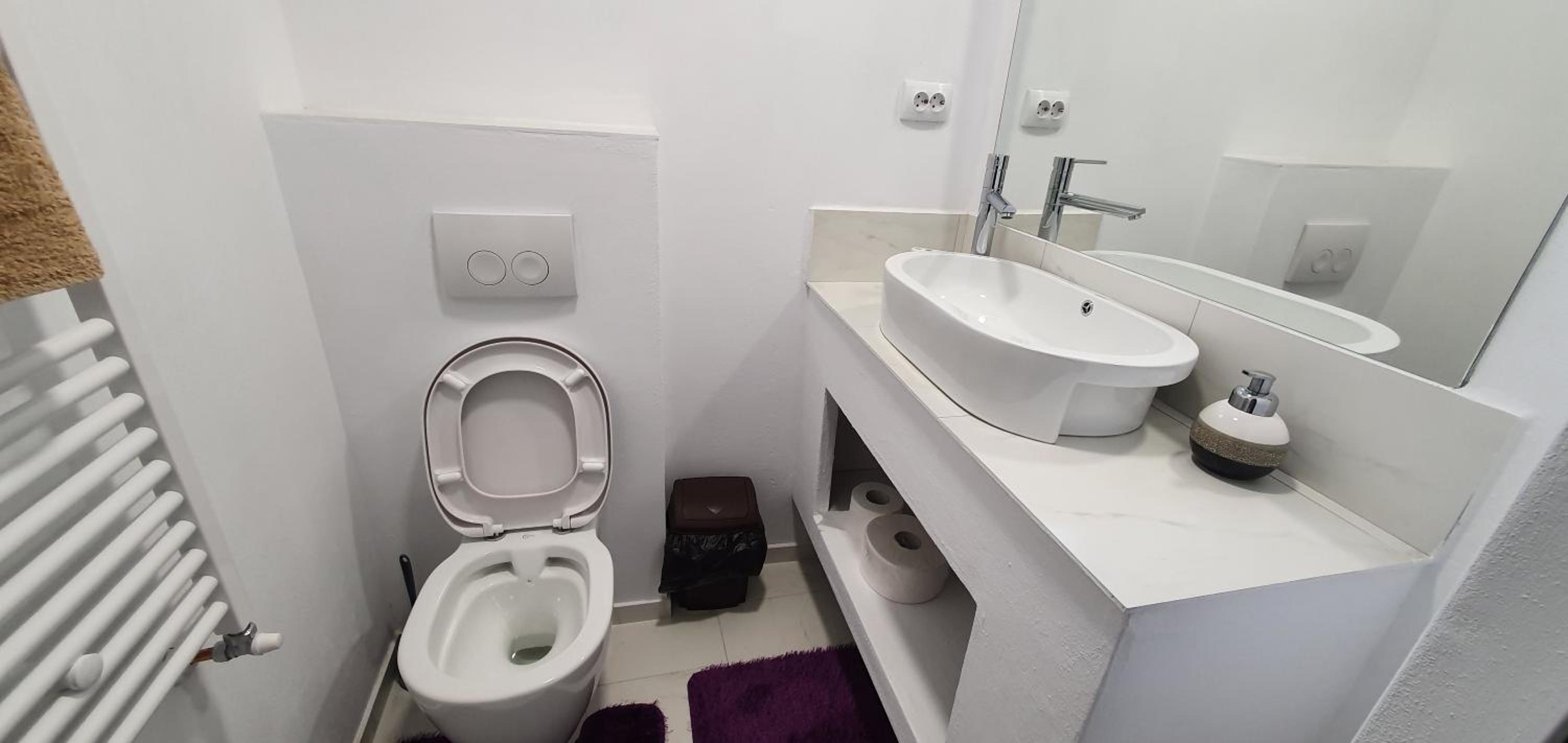 Seven-Bedroom House - Photo 10