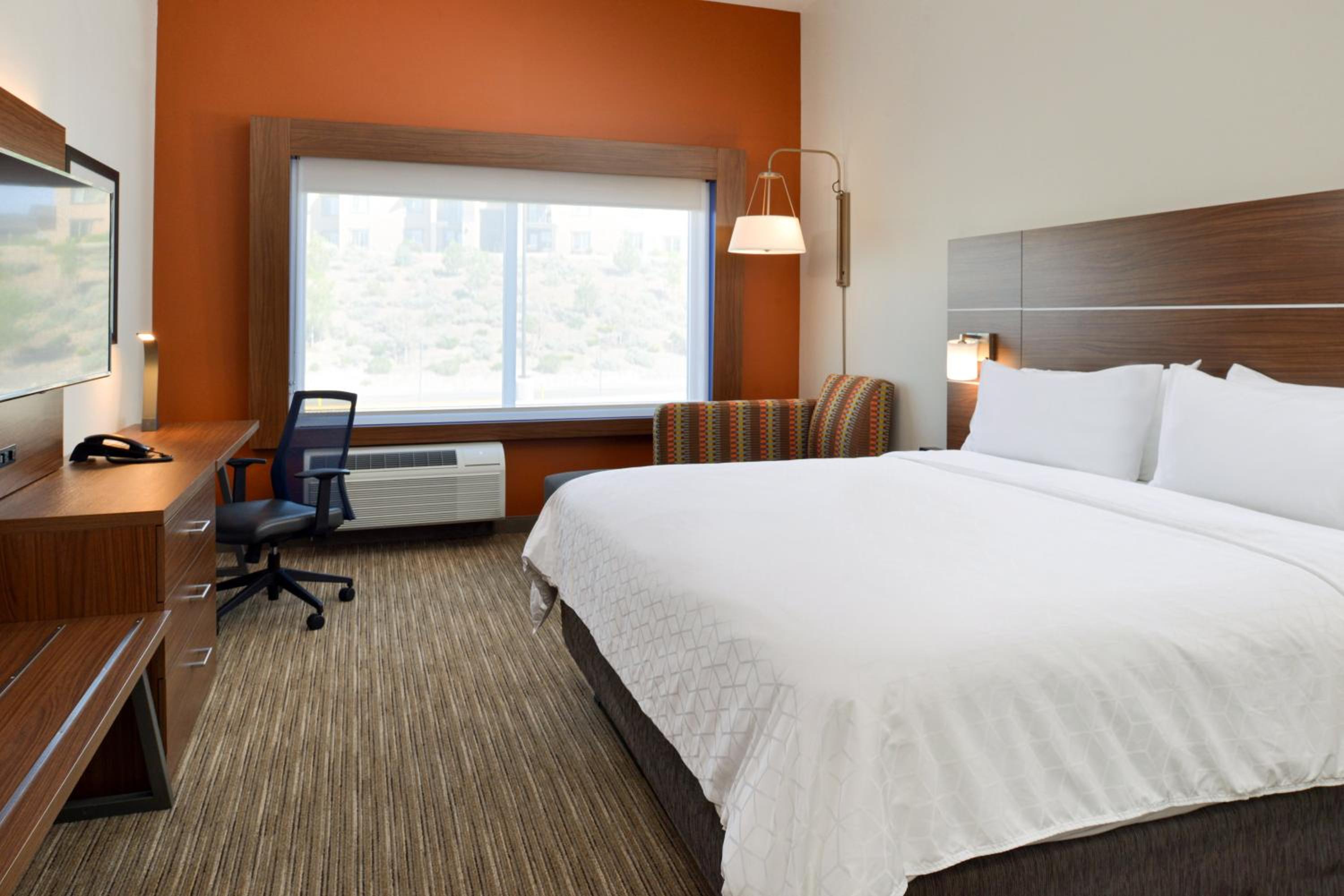 Standard King Room with Walk-In Shower - Photo 1