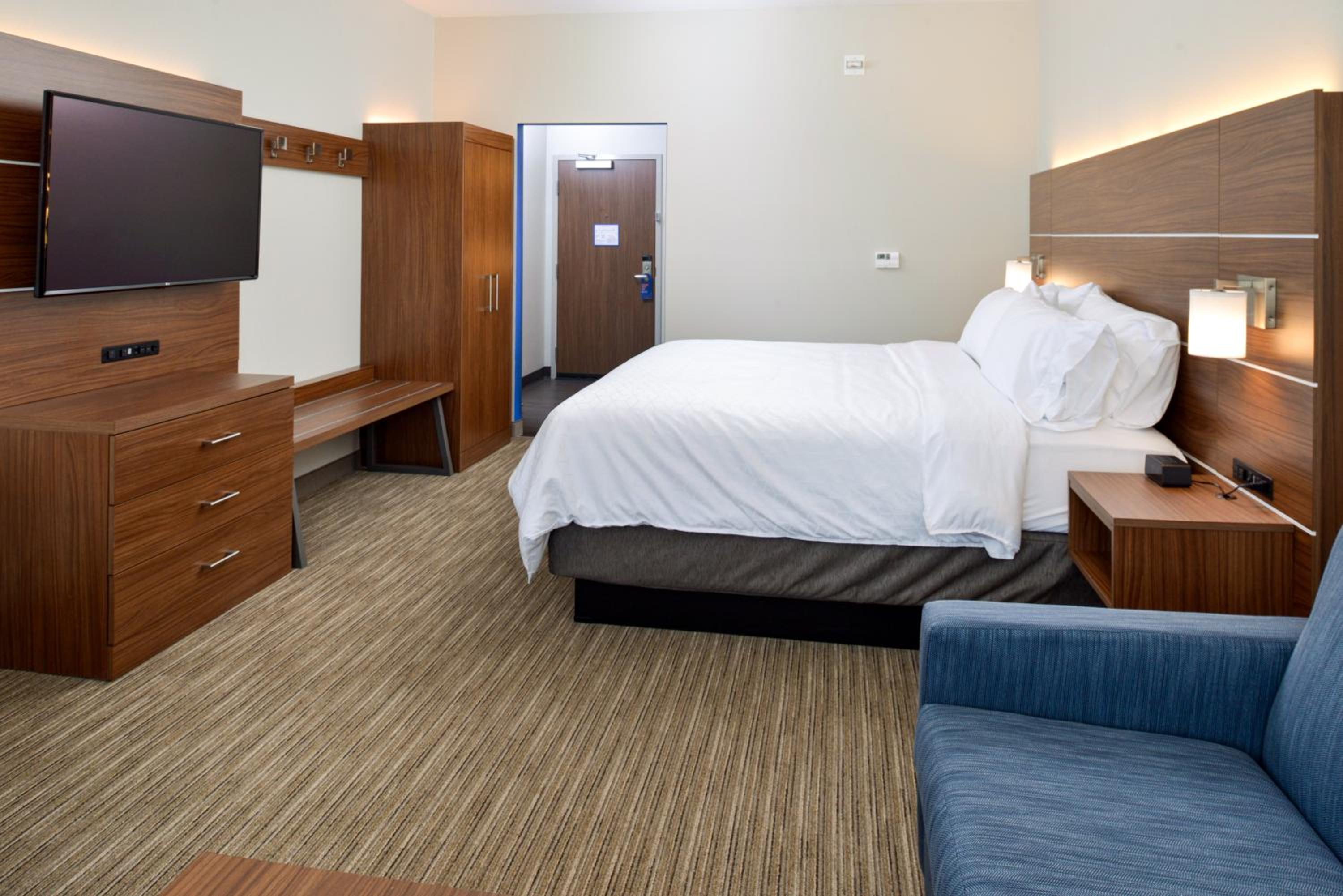 King Suite - Photo 2