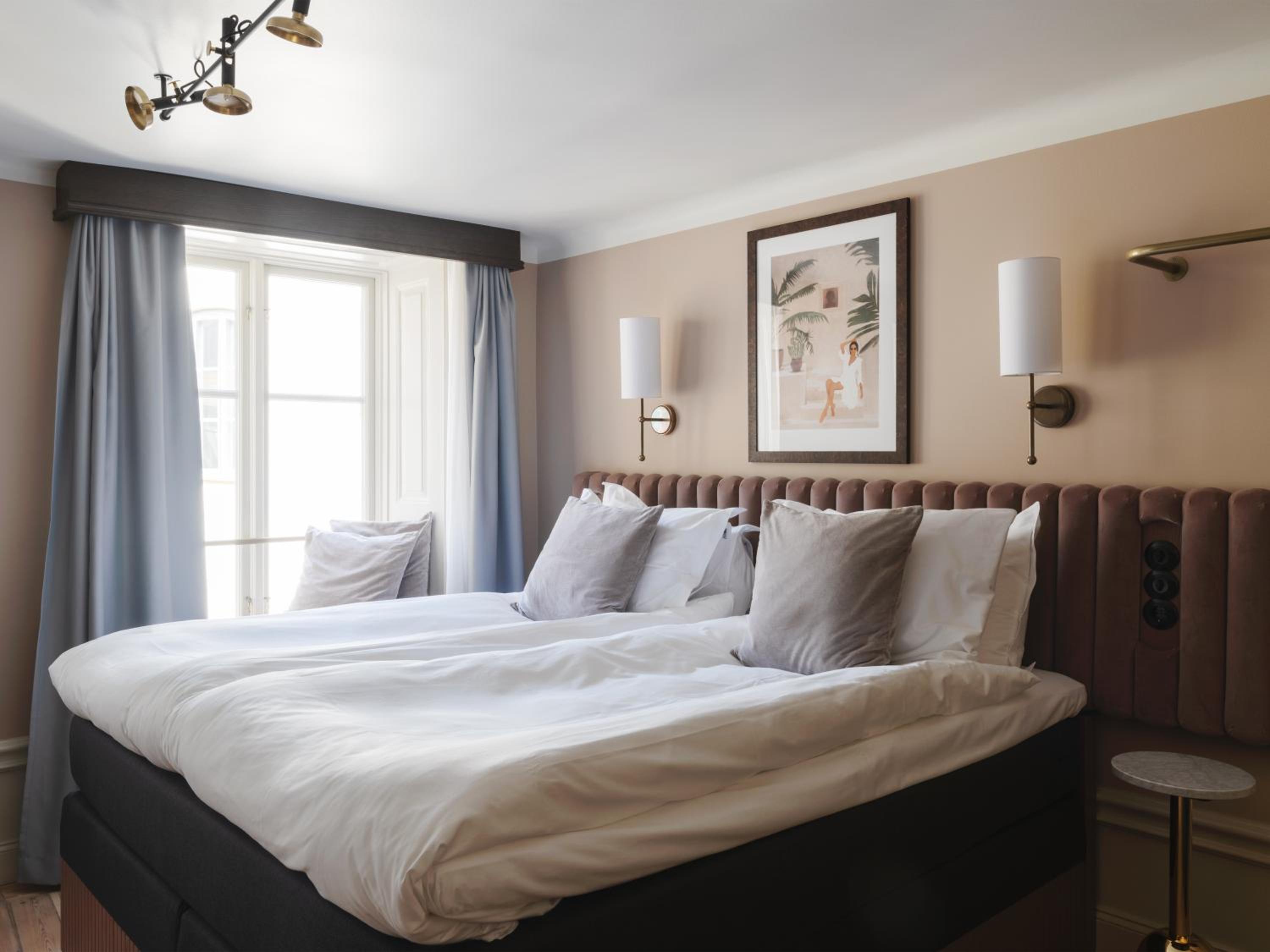 Deluxe Room - Photo 12