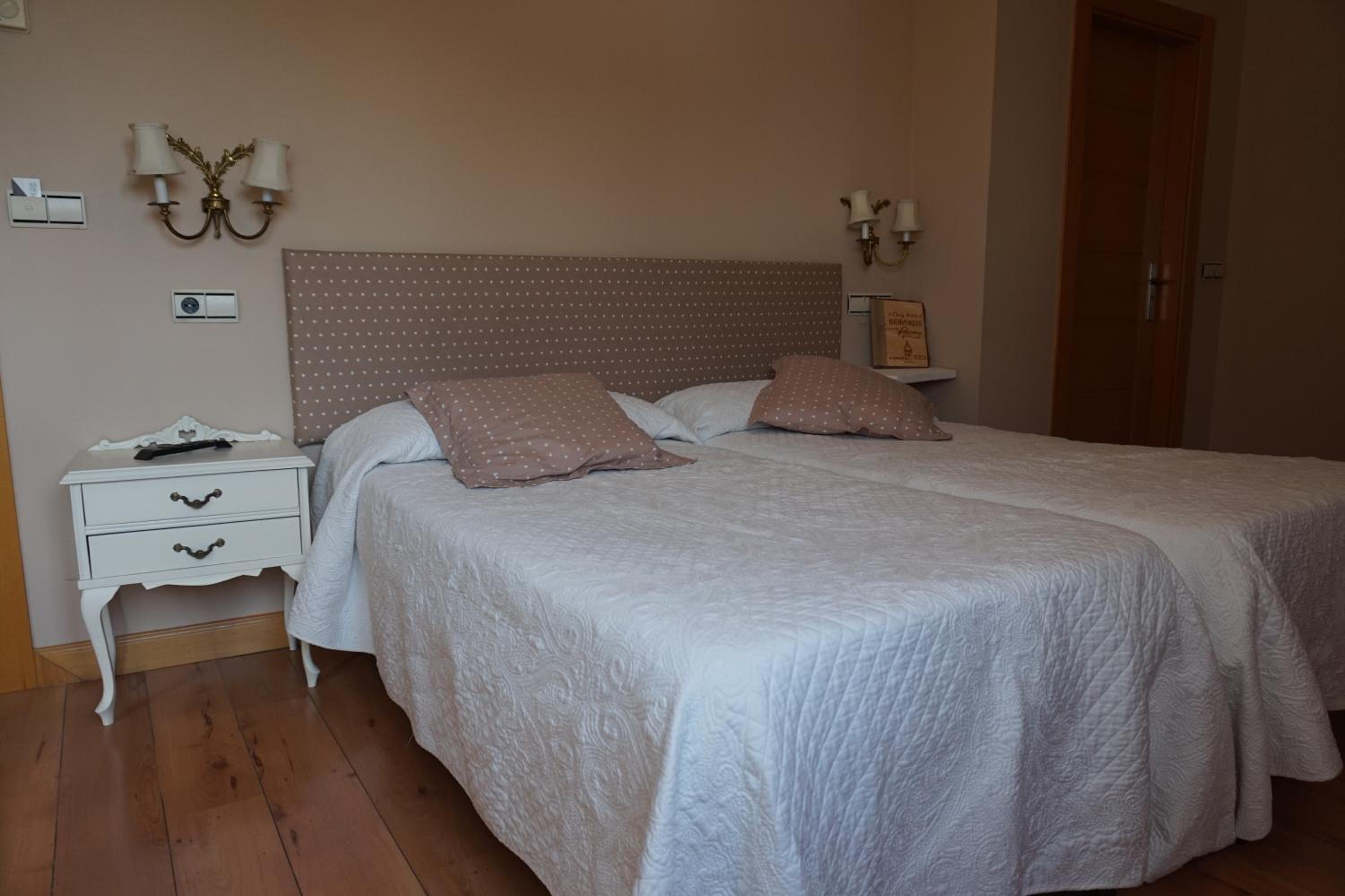 Twin Room with Kitchenette - Photo 1