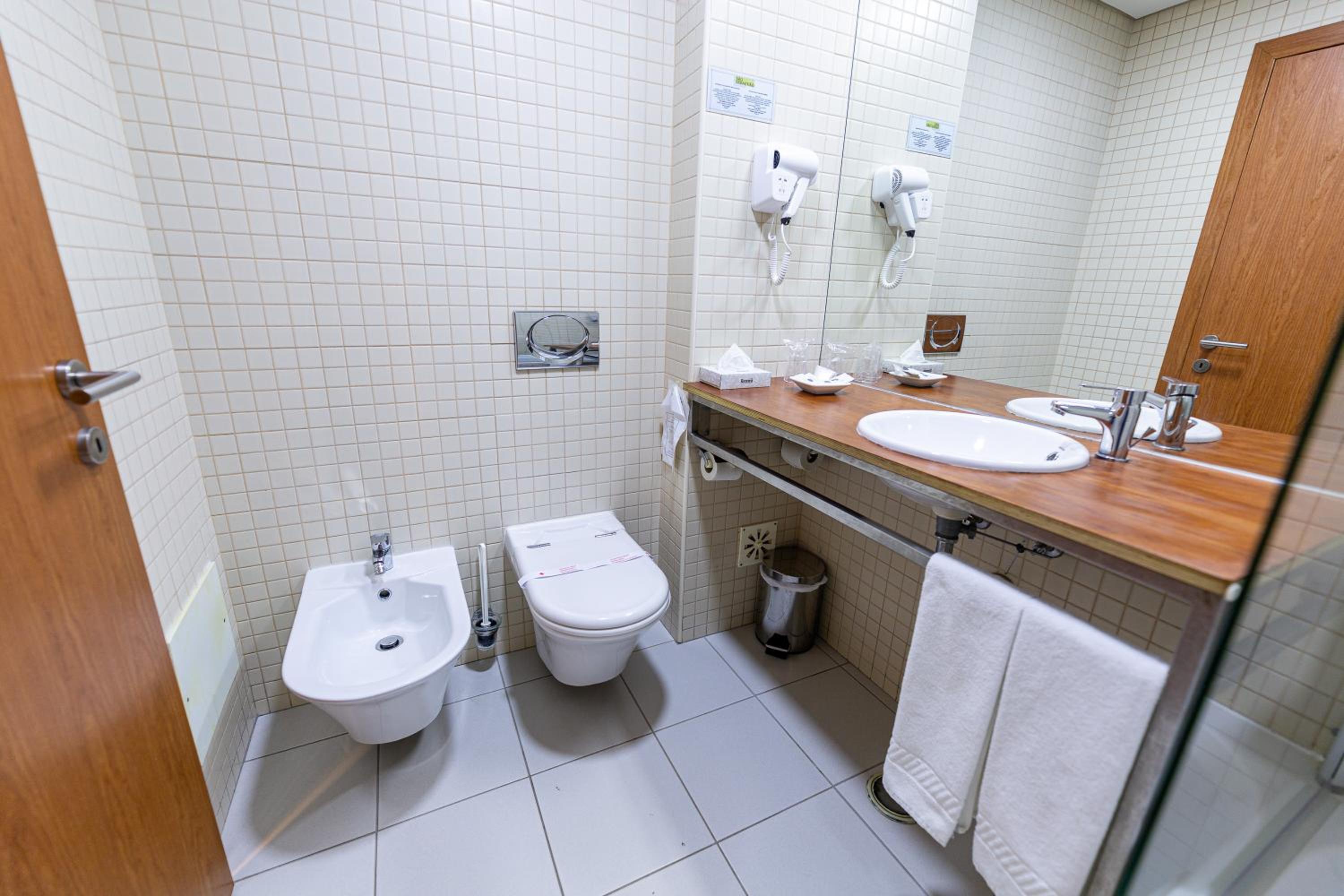 Standard Double or Twin Room - Photo 19