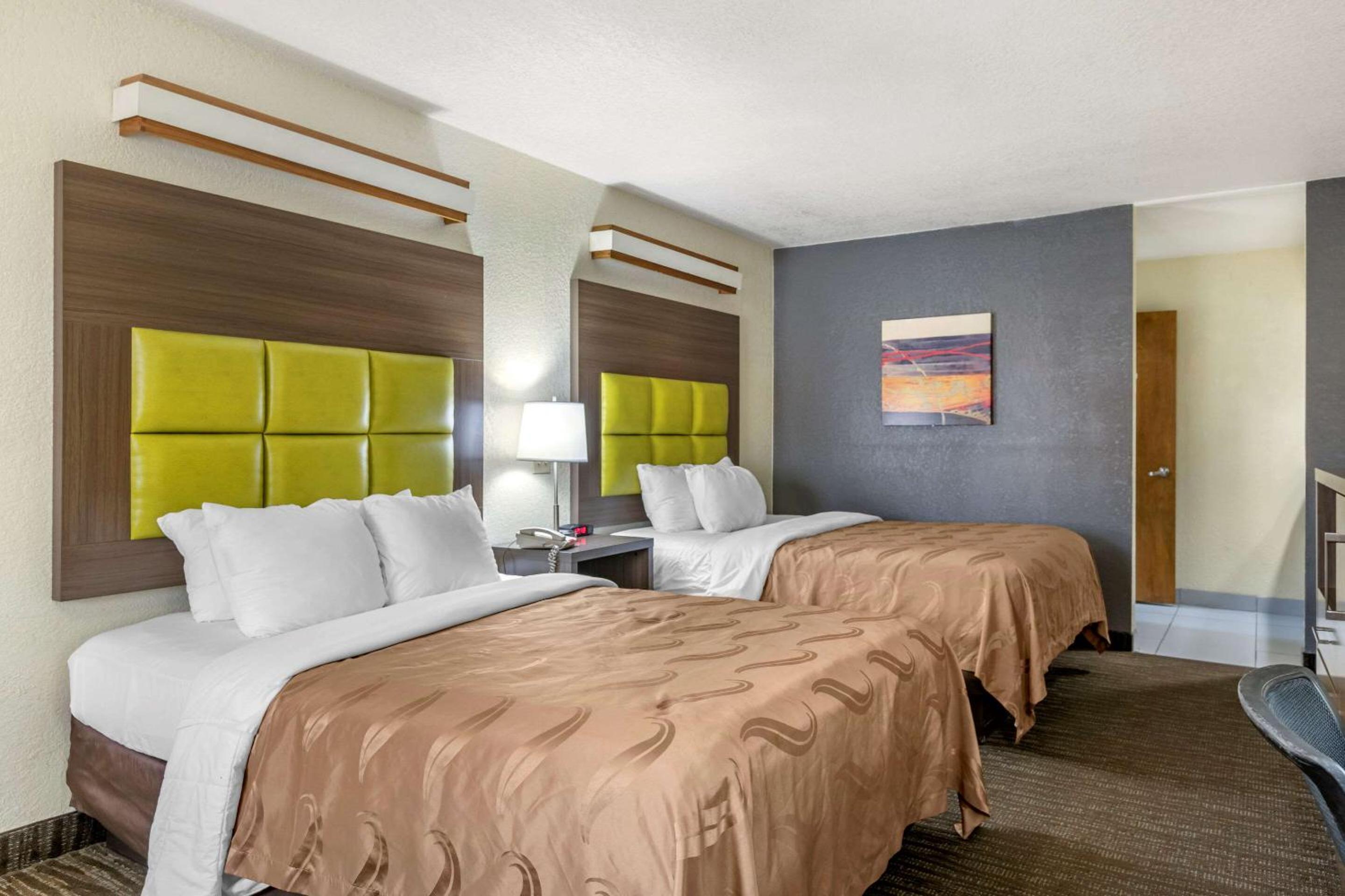 Queen Room with Two Queen Beds - Non-Smoking - Photo 1