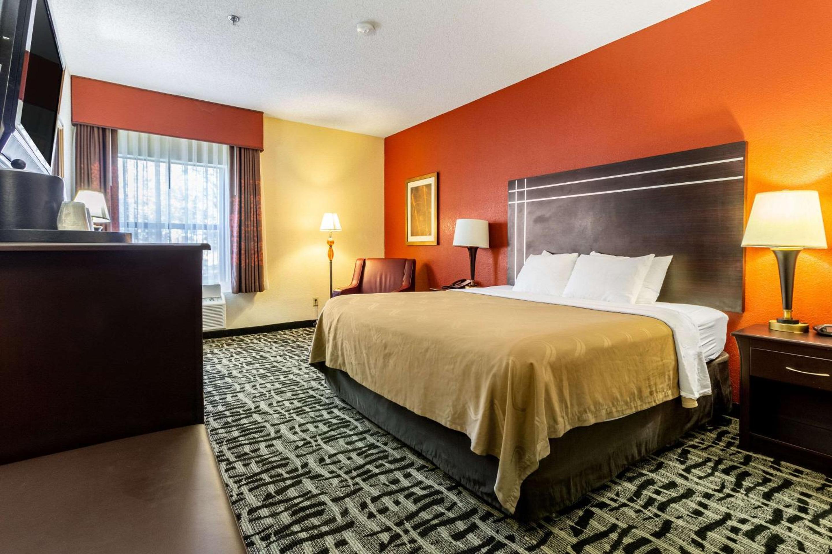 King Room - Non-Smoking - Photo 1