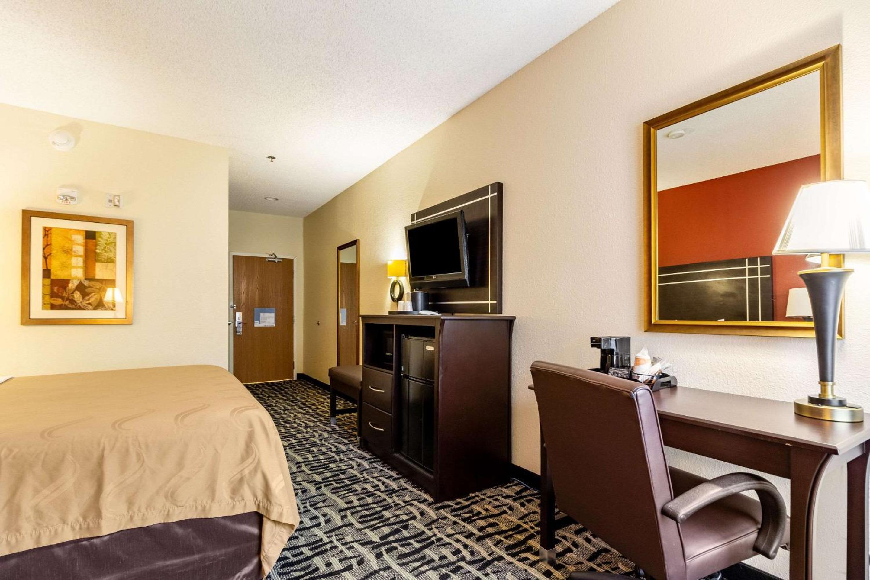 King Room - Non-Smoking - Photo 2