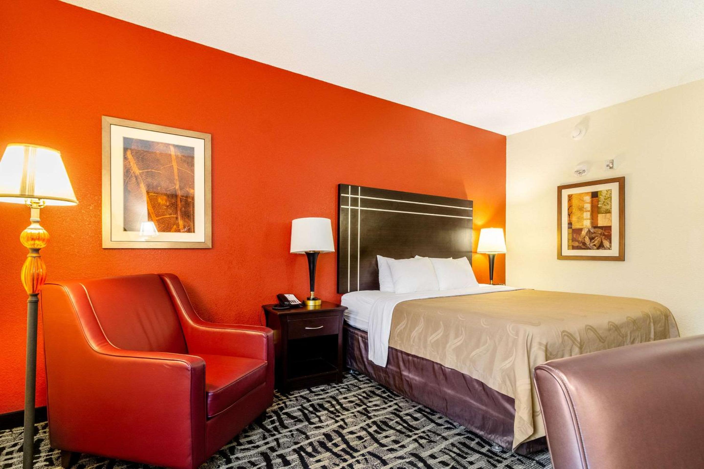 King Room - Non-Smoking - Photo 4
