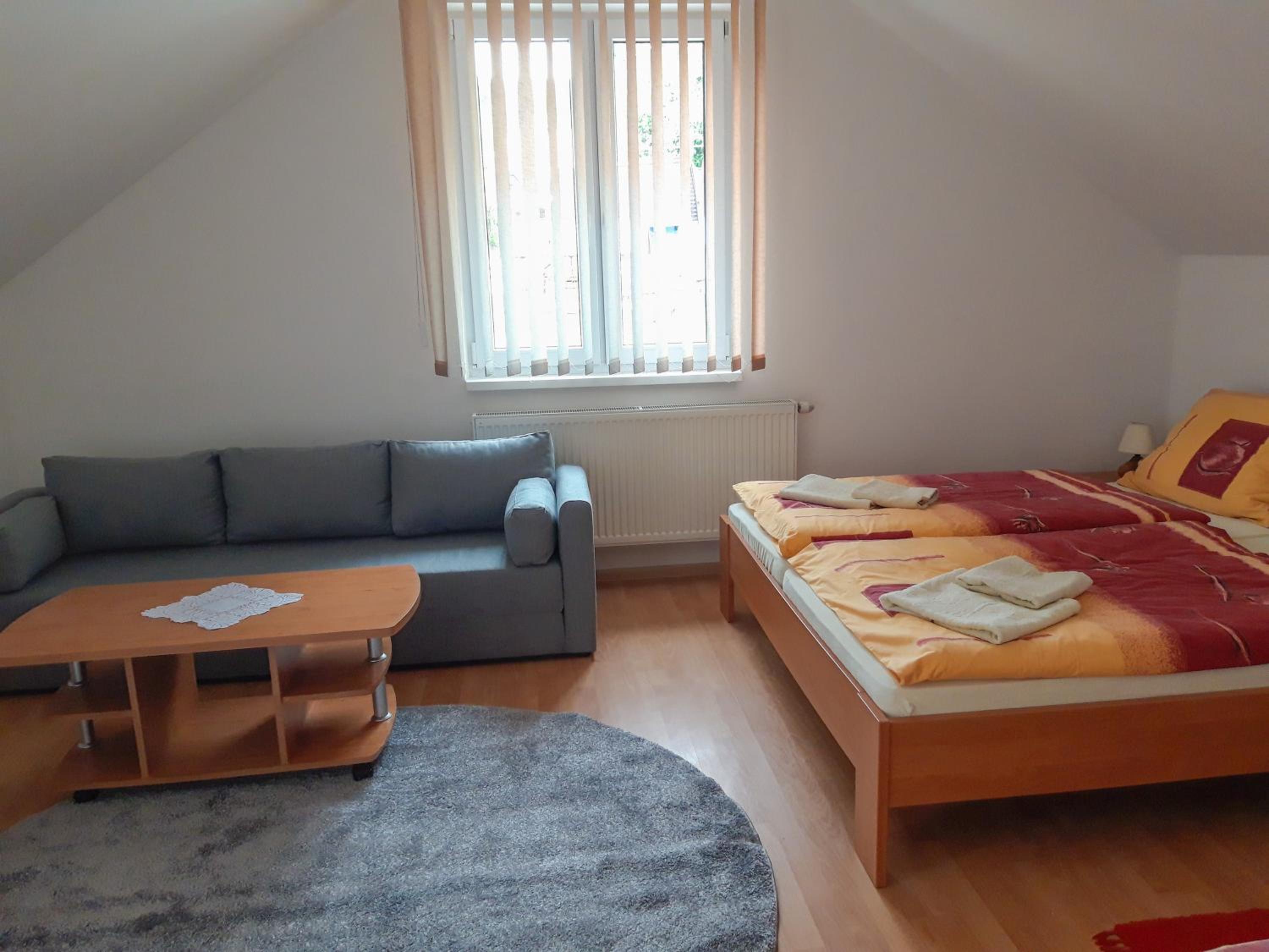 Family Room with Private Bathroom - Photo 2