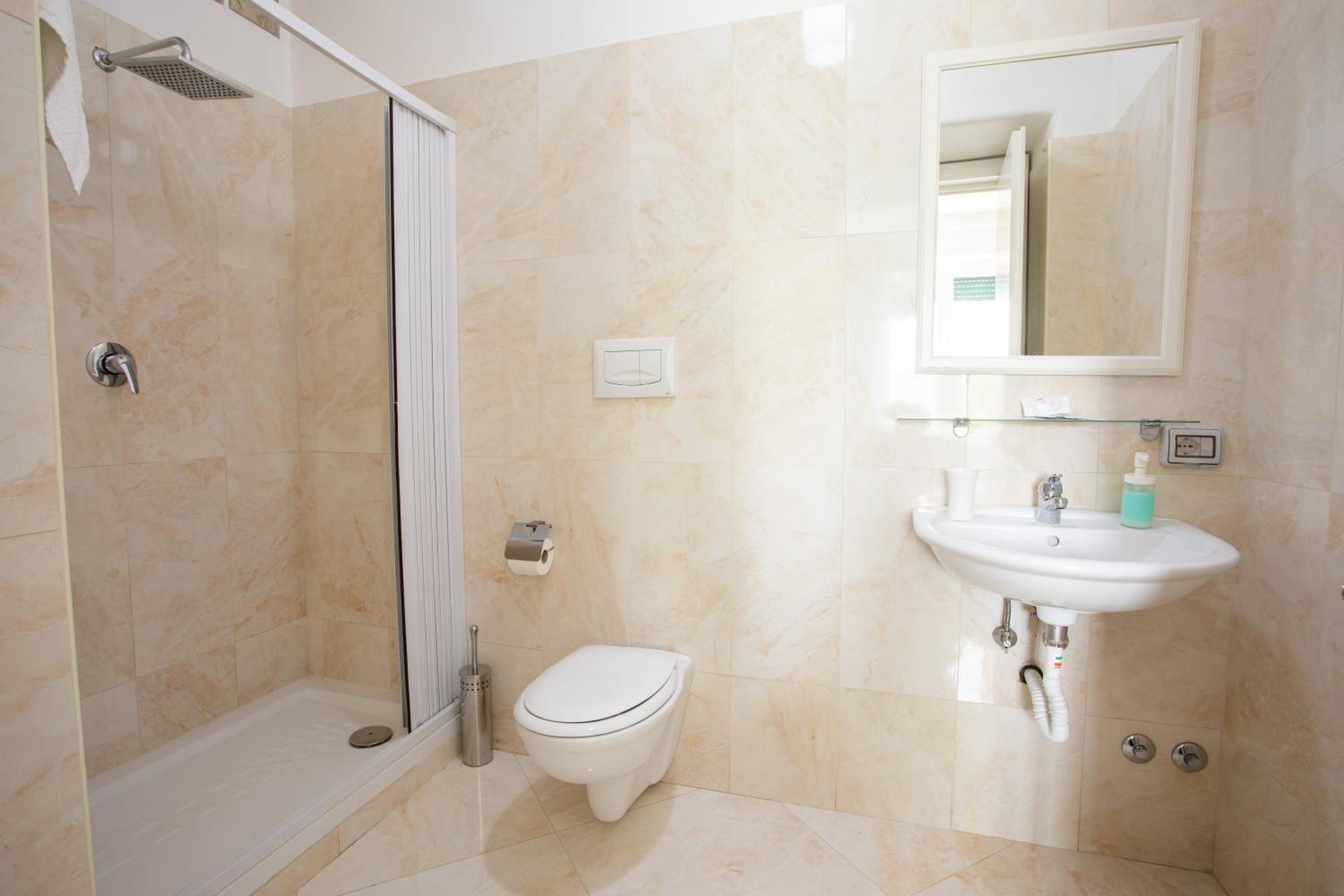 Triple Room with Private Bathroom photo 3