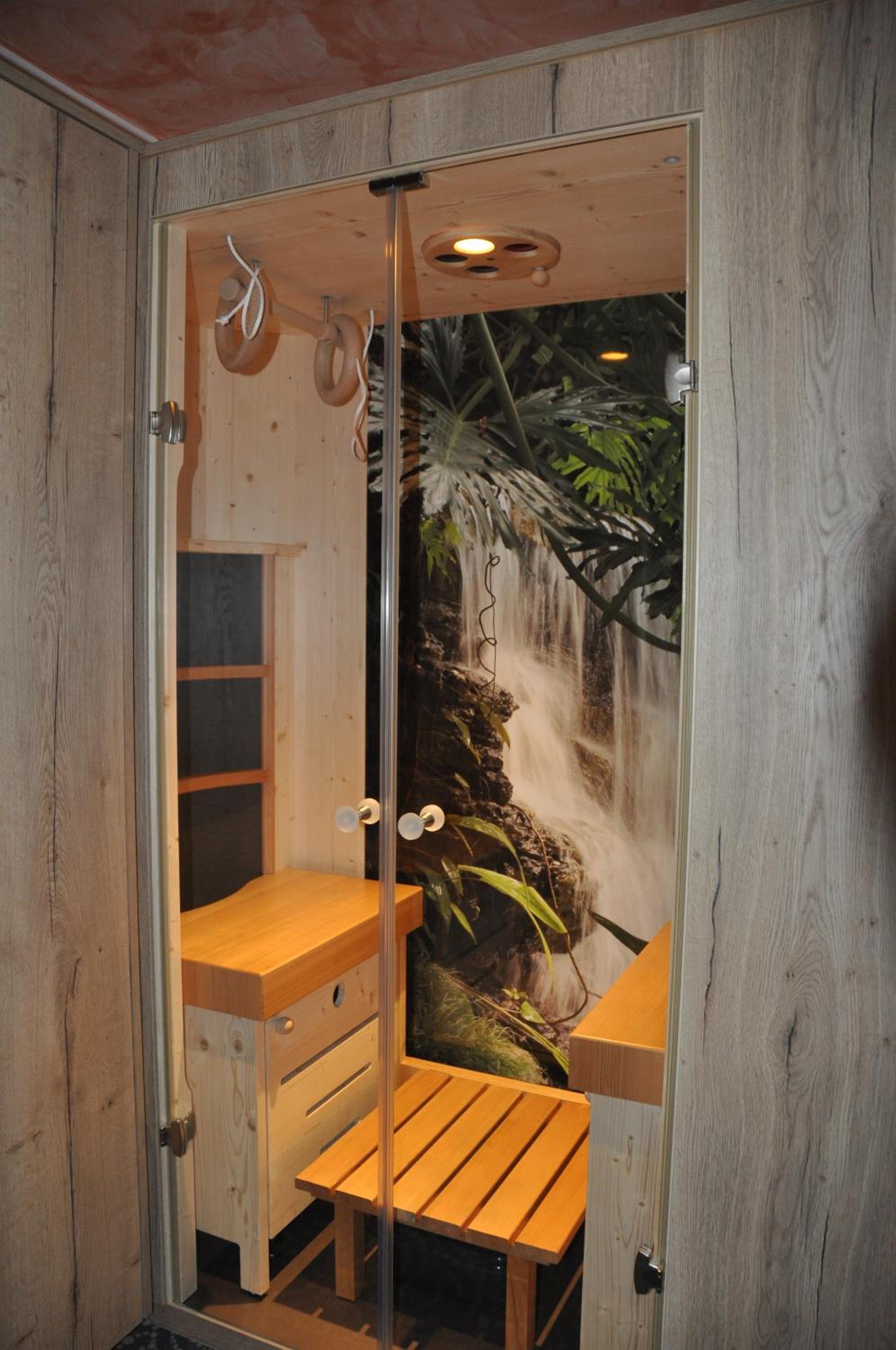 Suite with Infrared Cabin - Photo 12
