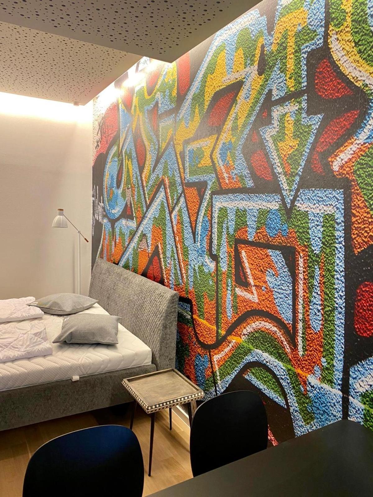 Large Deluxe Apartment - Photo 6