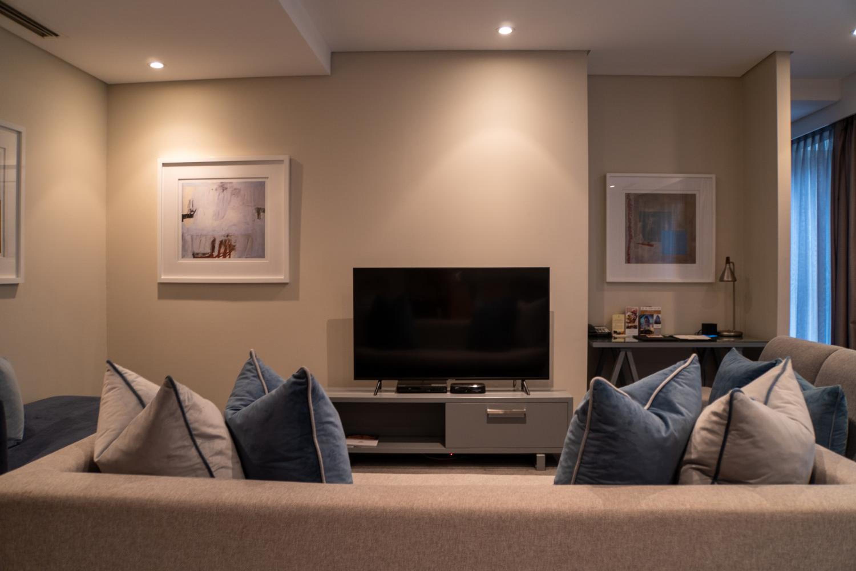 1 Bedroom Luxury Suite photo 3