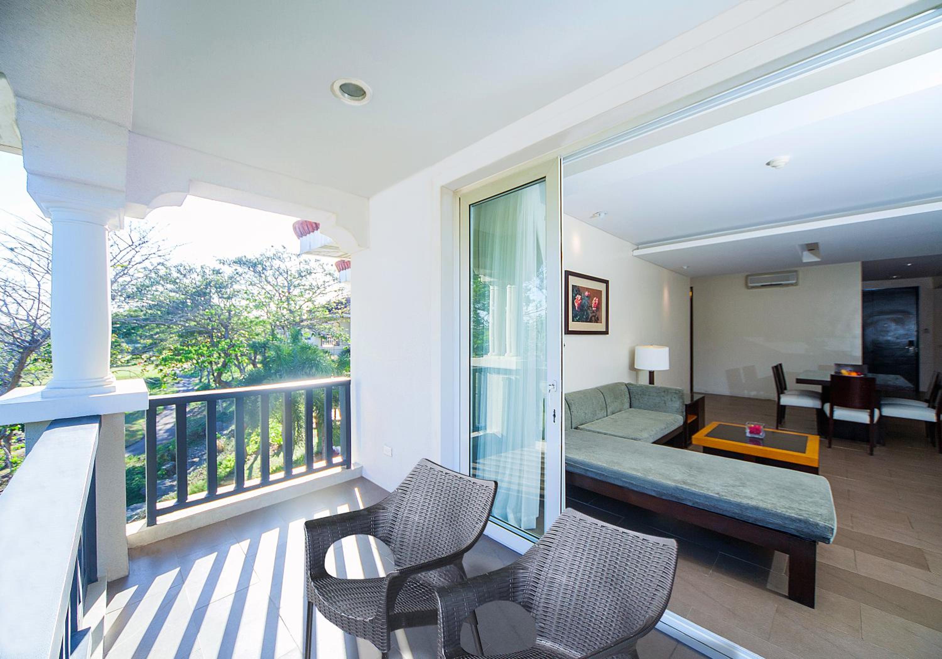 One-Bedroom Suite - Photo 5