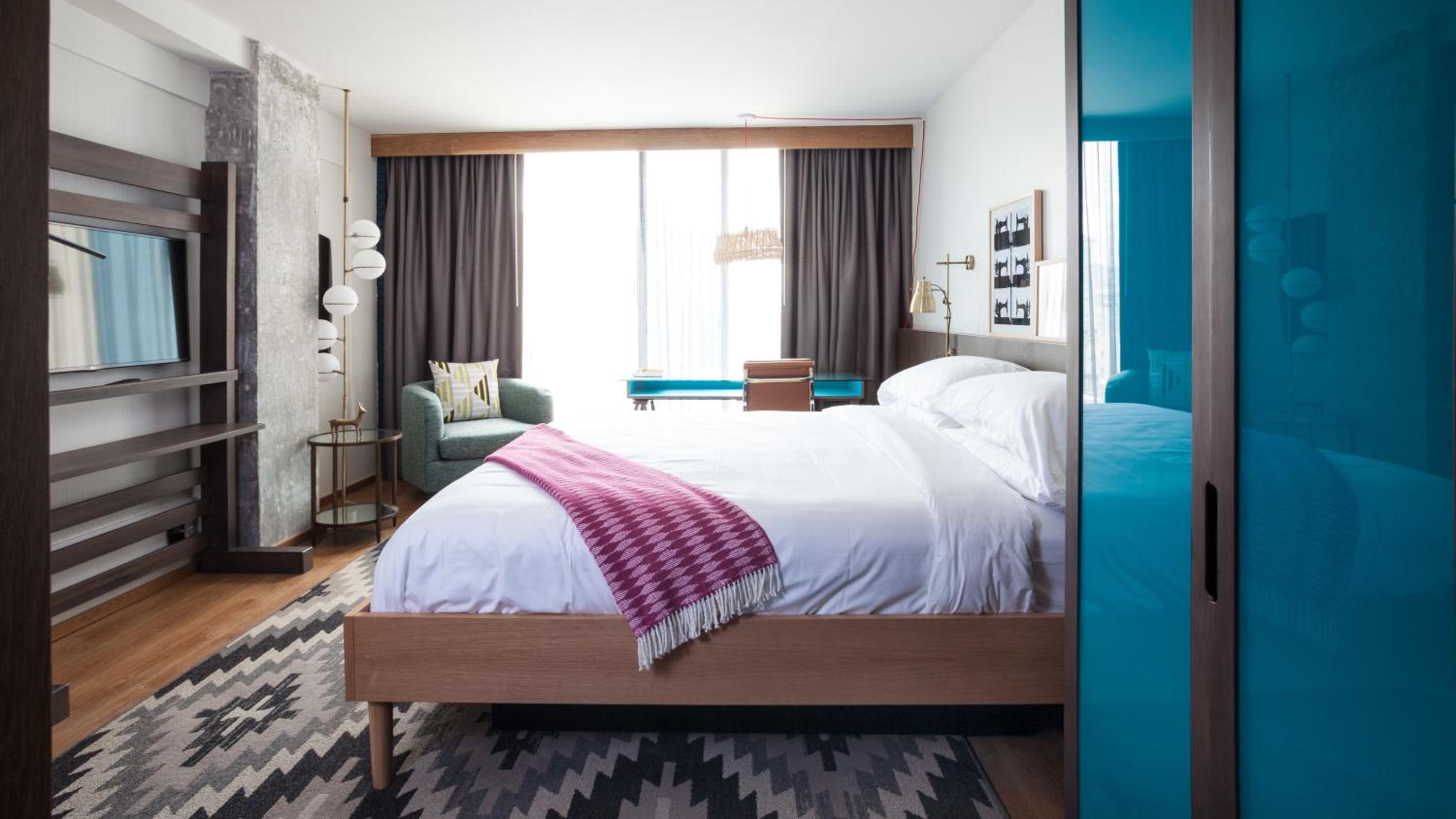 King Room - Hearing Accessible photo 3