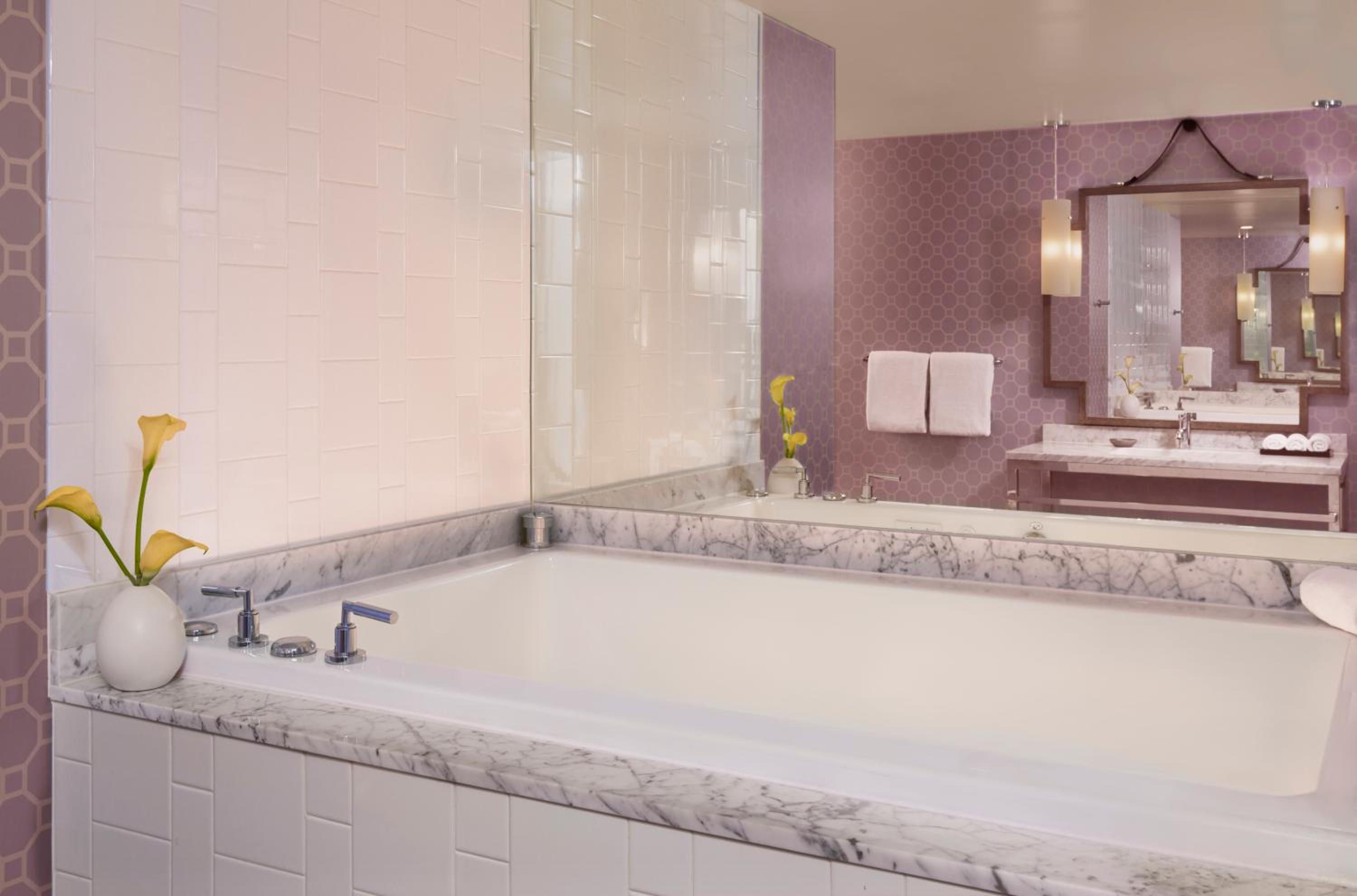 One-Bedroom Suite with Jetted Tub - Photo 4