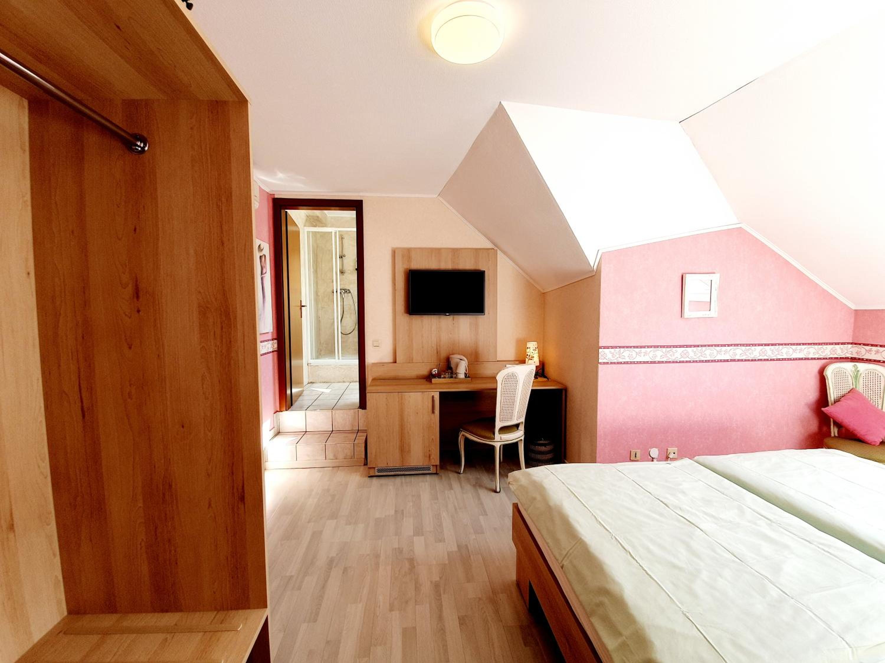 Double or Twin Room - Photo 5