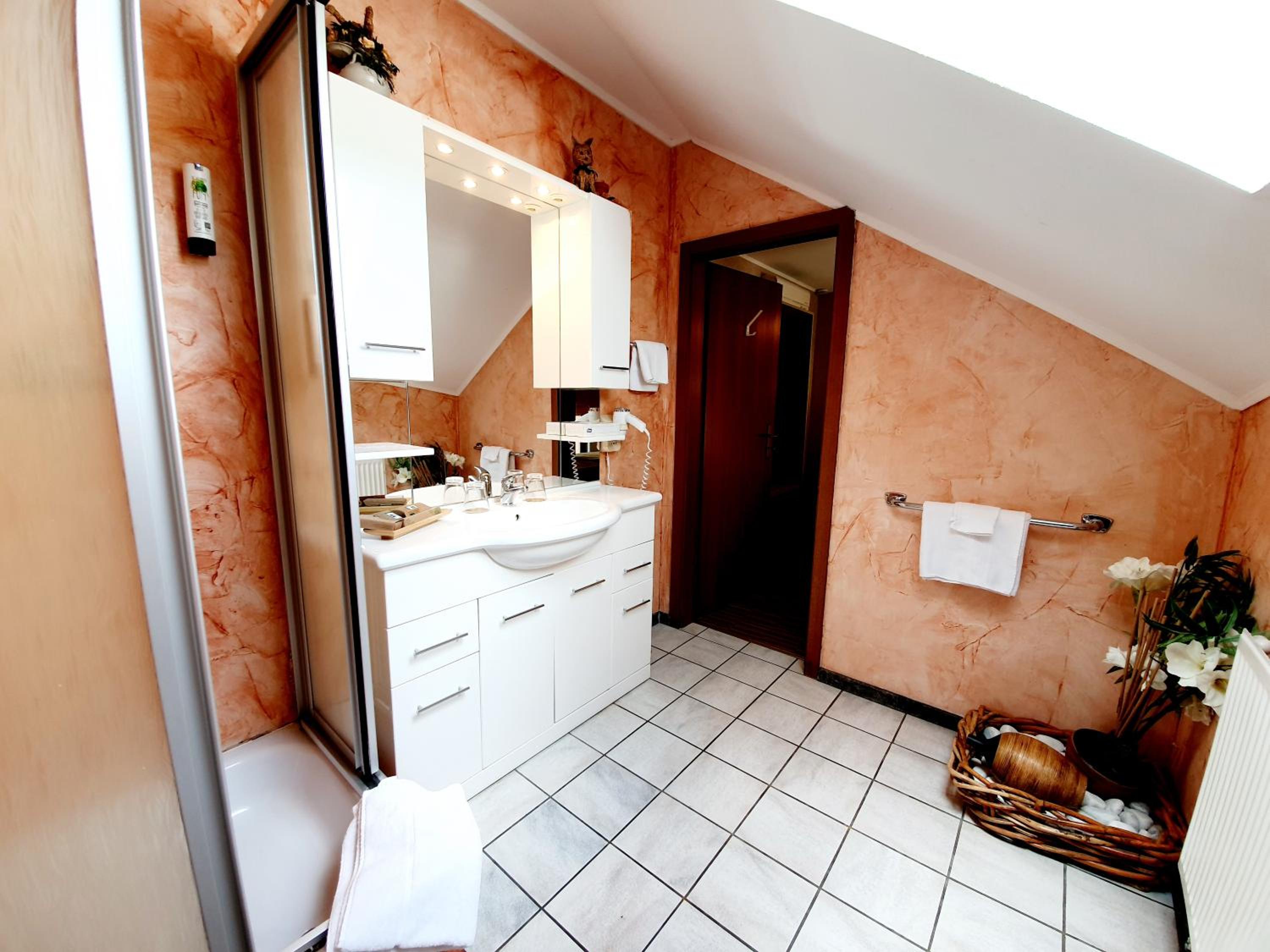 Double or Twin Room - Photo 6