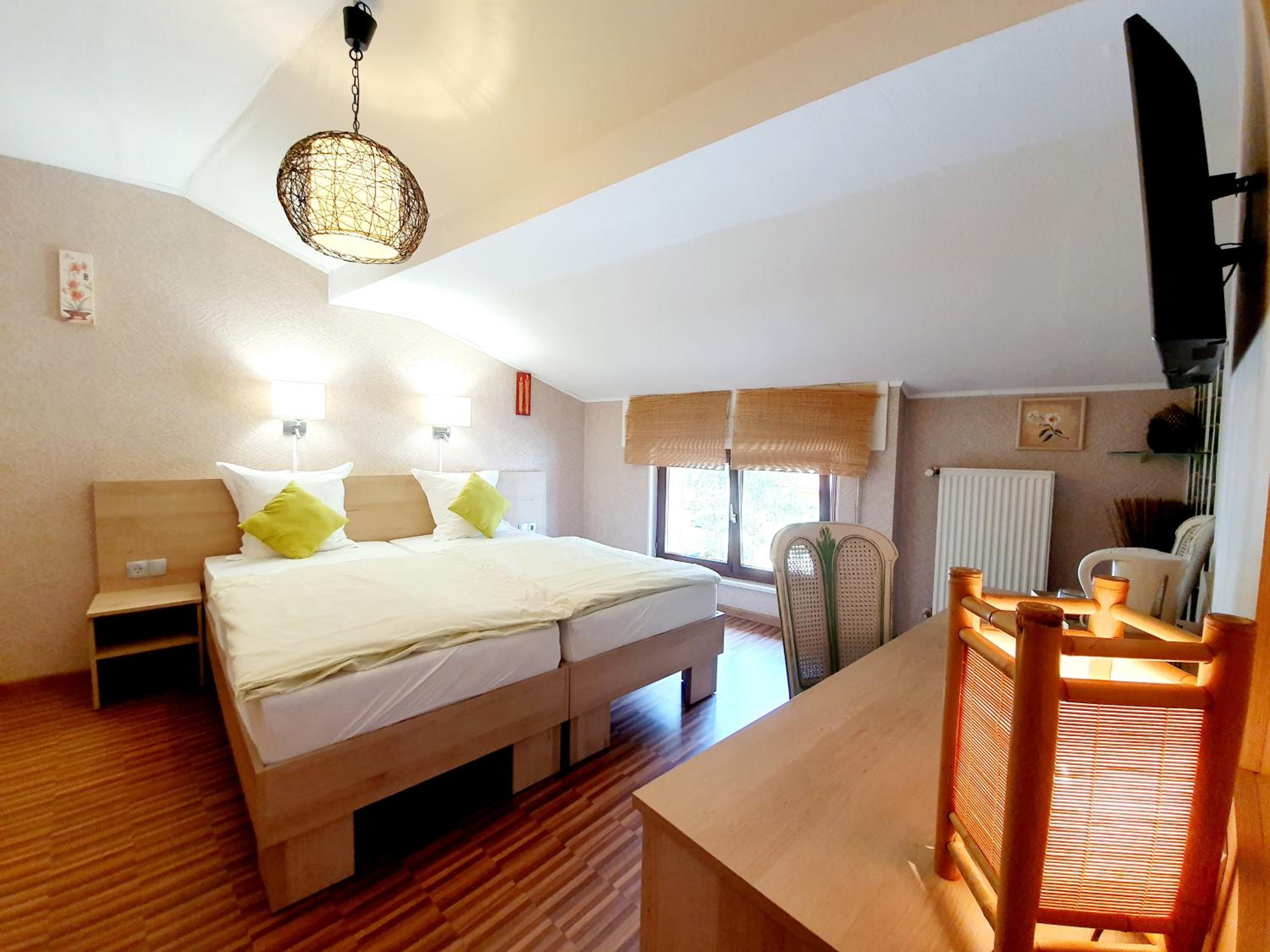 Double or Twin Room - Photo 4