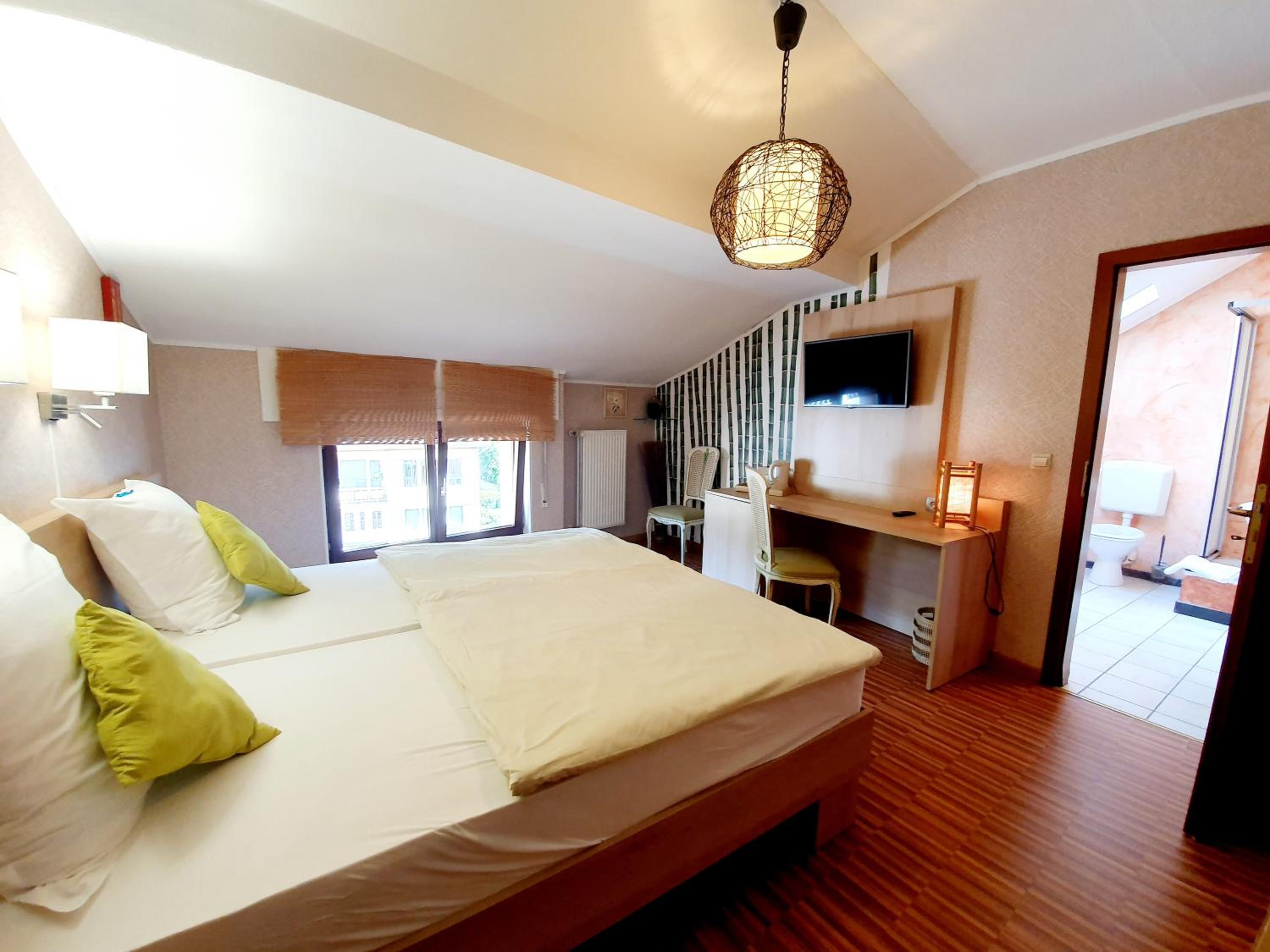 Double or Twin Room - Photo 12