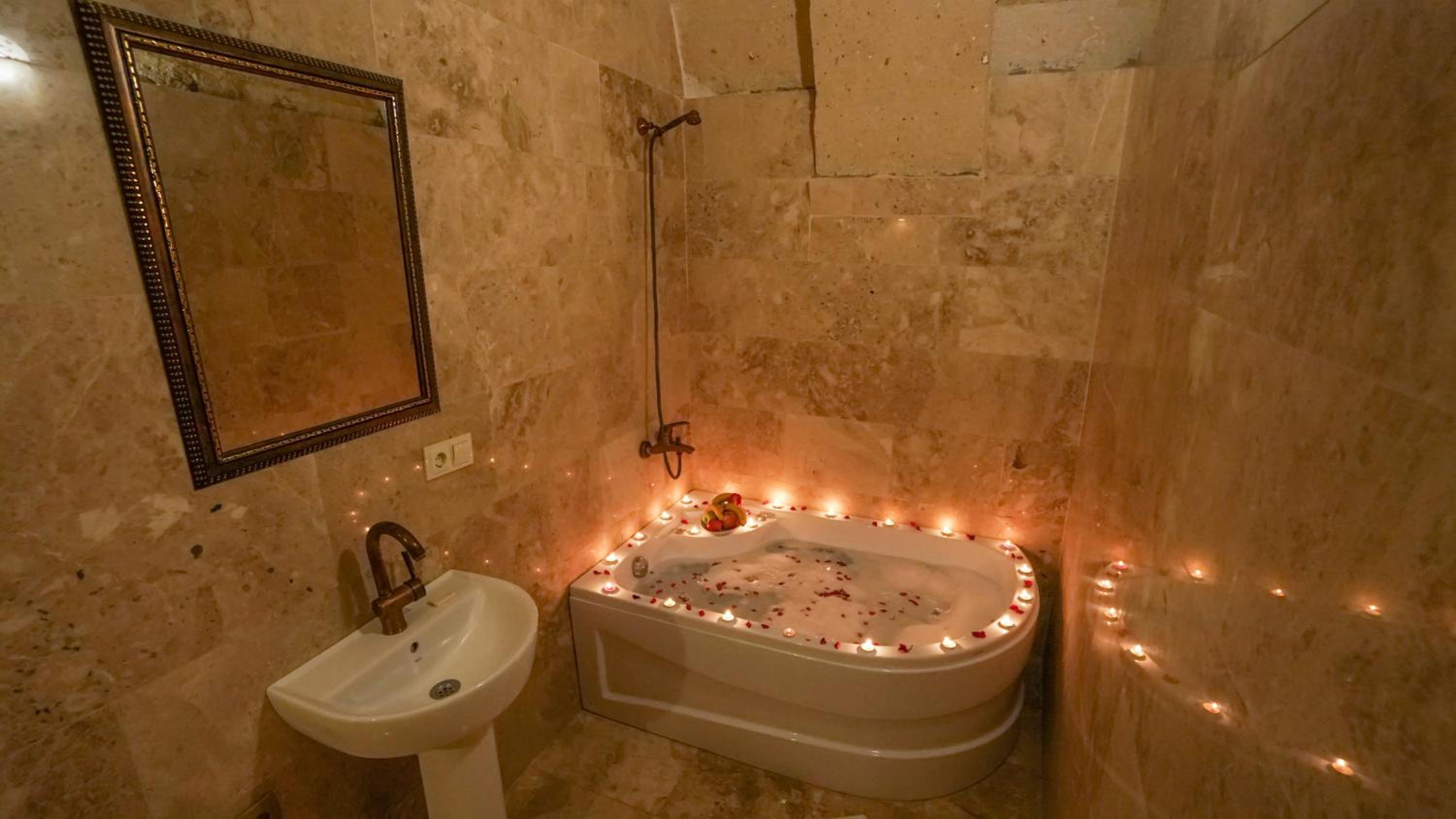Deluxe Double Room with Bath photo 2